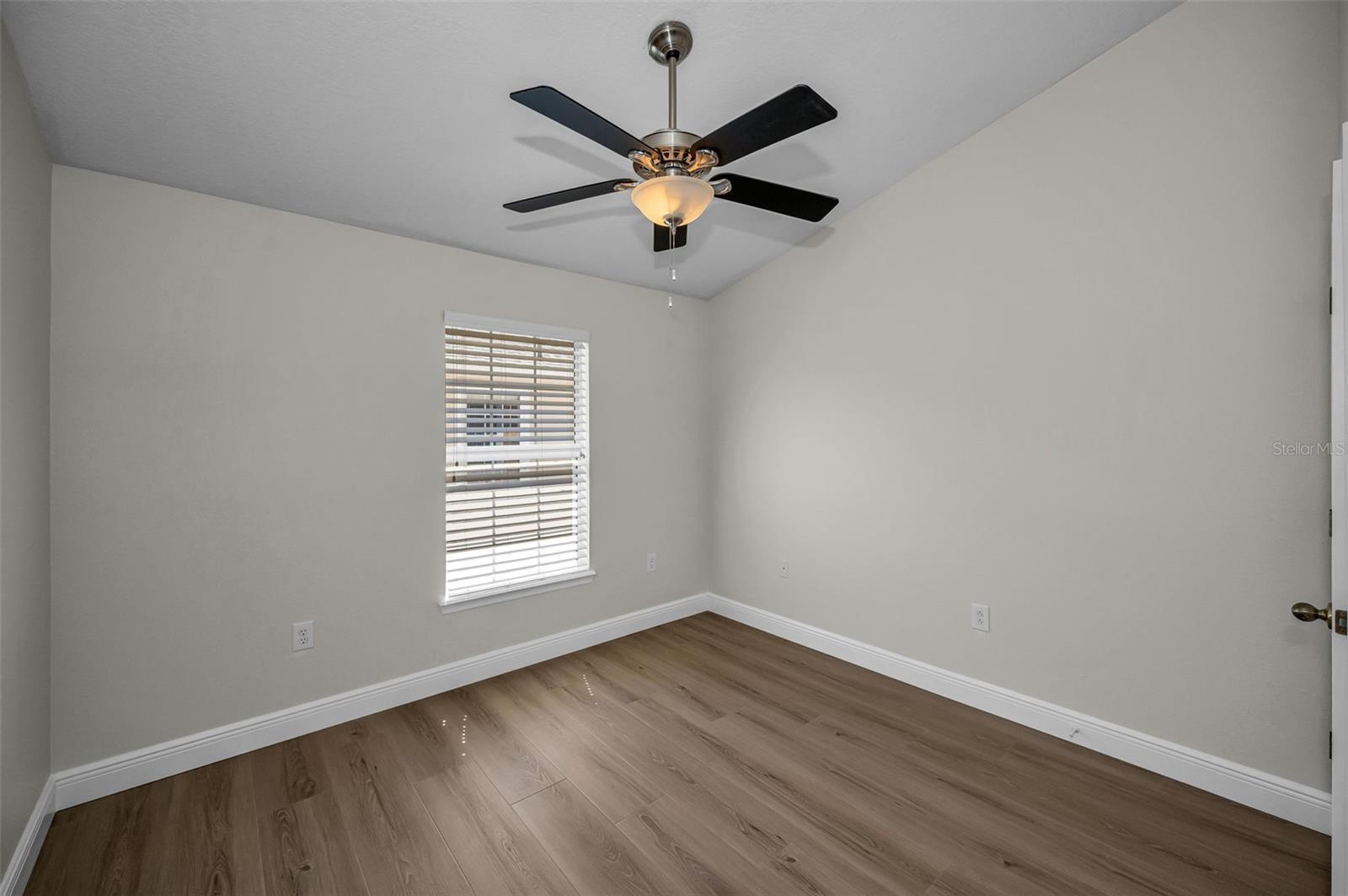 Image 36 of 66 For 617 52nd Avenue N