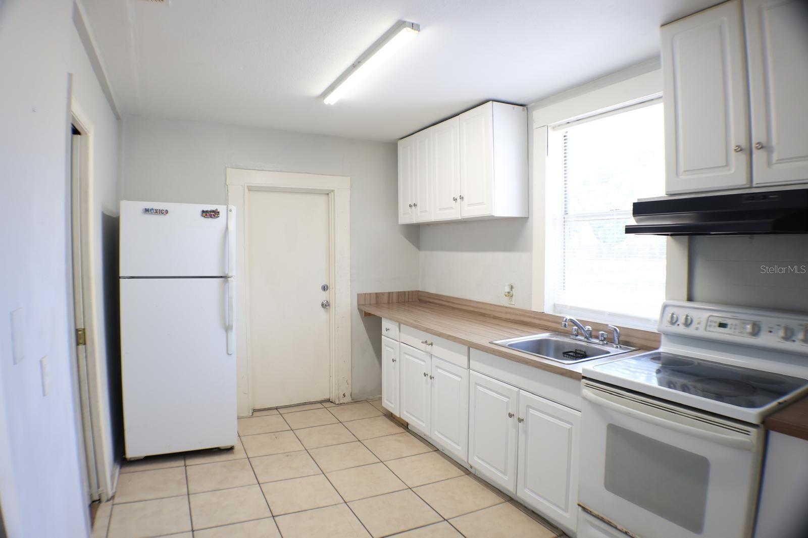 Image 10 of 13 For 3113 North Bay Street