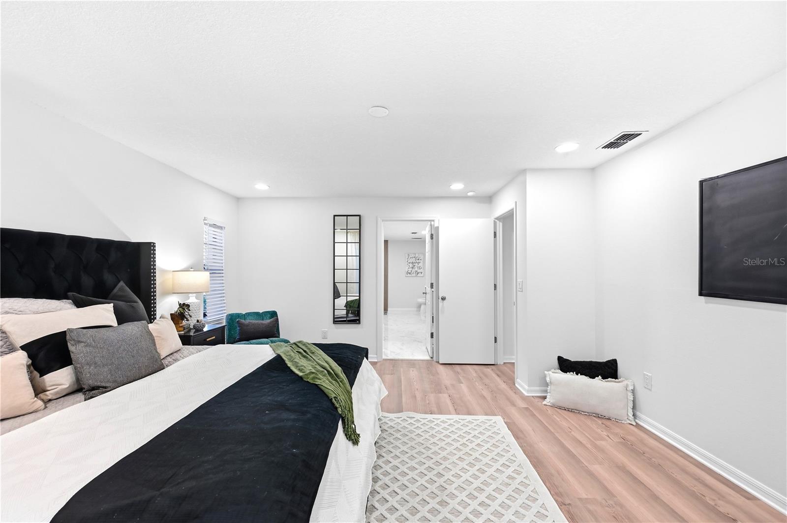 Image 11 of 24 For 14164 Fennsbury Drive