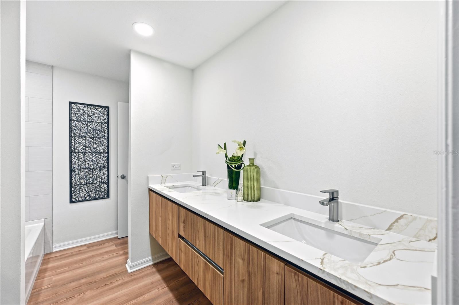 Image 19 of 24 For 14164 Fennsbury Drive