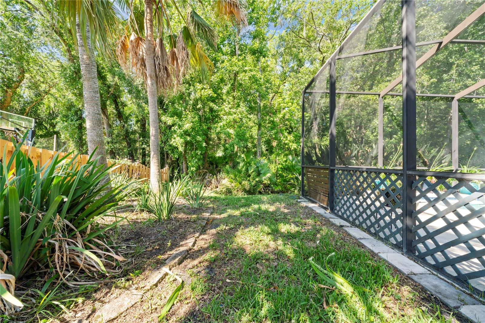 Image 33 of 49 For 29520 Forest Glen Drive