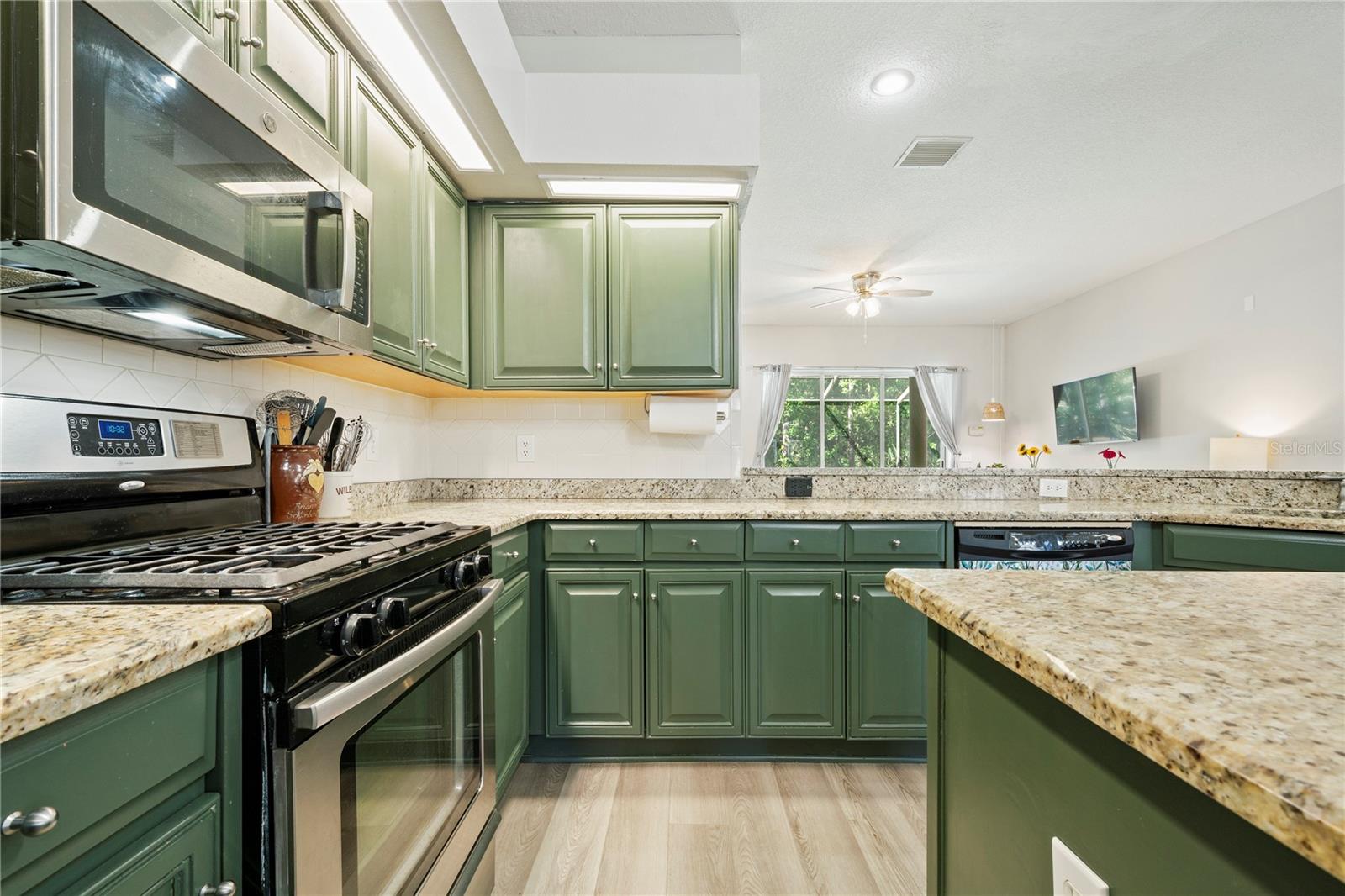 Image 7 of 49 For 29520 Forest Glen Drive