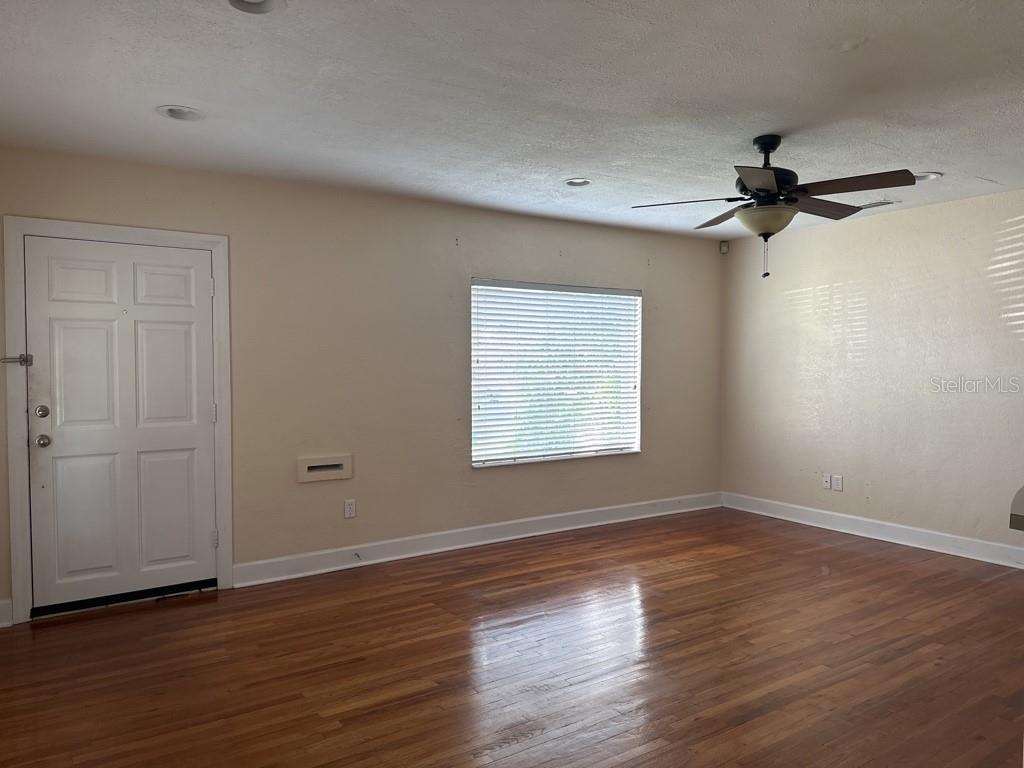 Image 11 of 21 For 815 Plymouth Street
