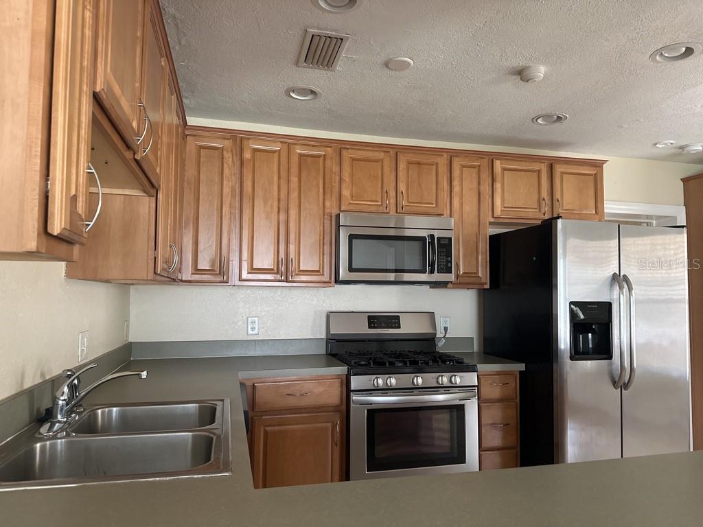 Image 12 of 21 For 815 Plymouth Street