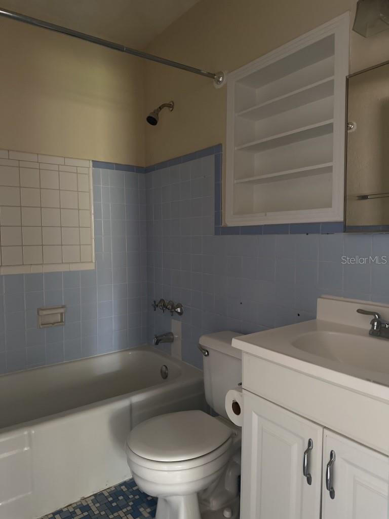 Image 15 of 21 For 815 Plymouth Street