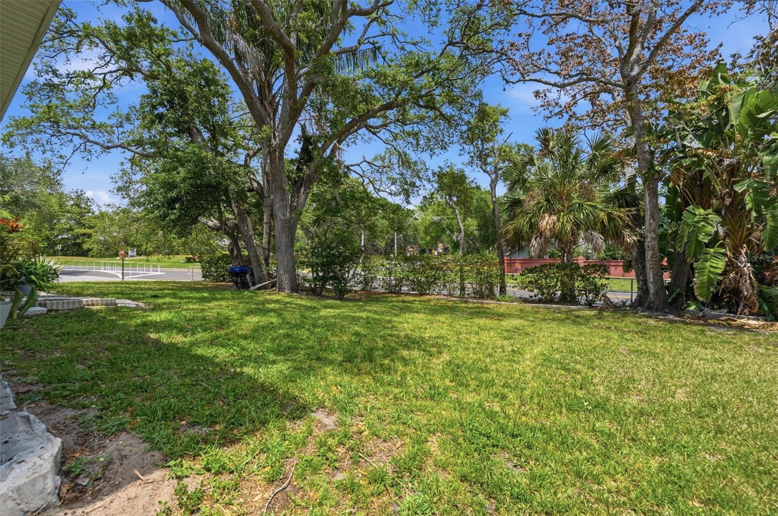 Image 12 of 51 For 351 Ixora Drive 61
