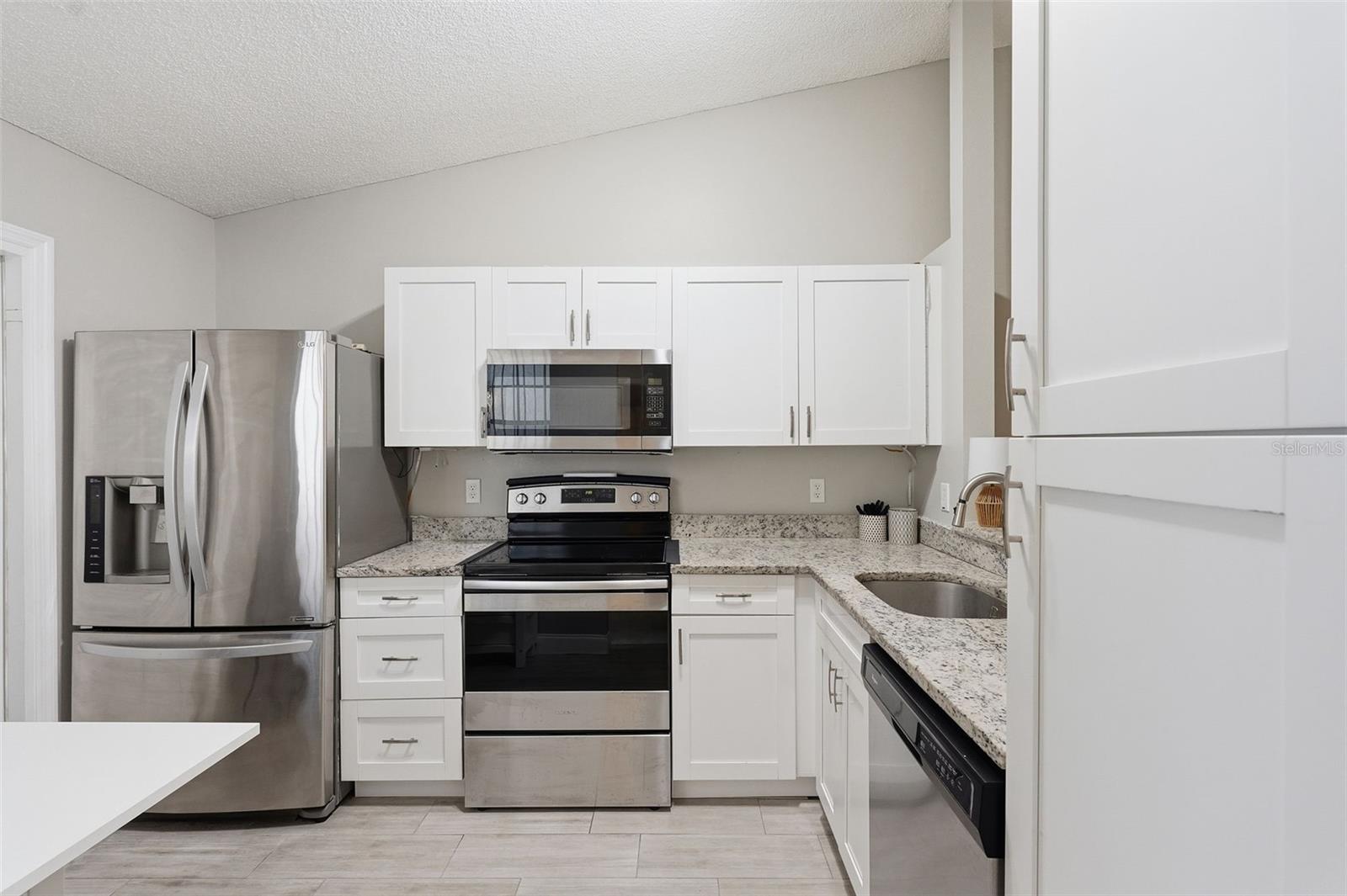 Image 21 of 51 For 351 Ixora Drive 61