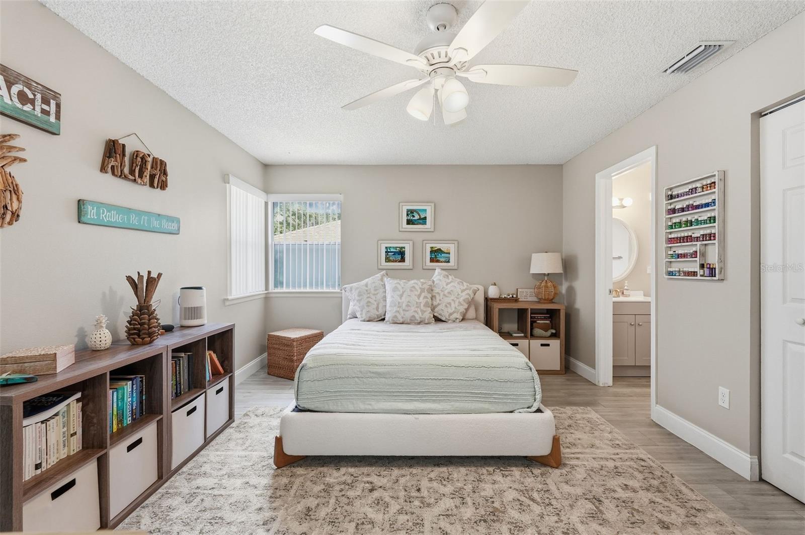 Image 30 of 51 For 351 Ixora Drive 61