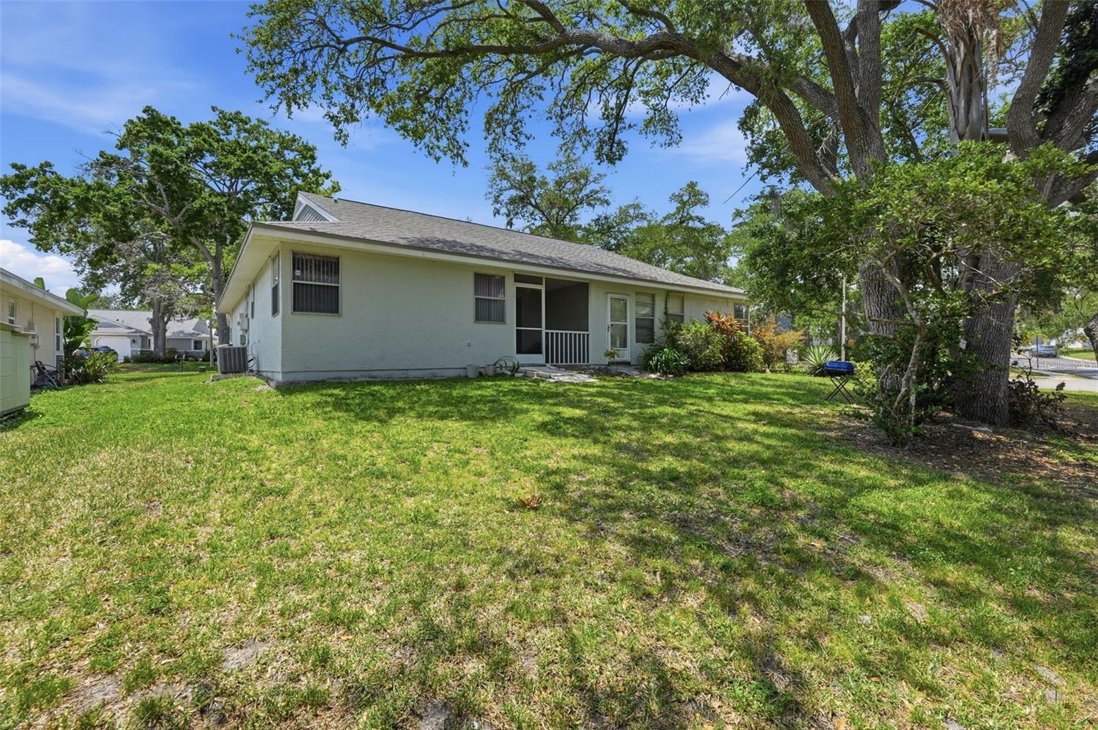 Image 9 of 51 For 351 Ixora Drive 61