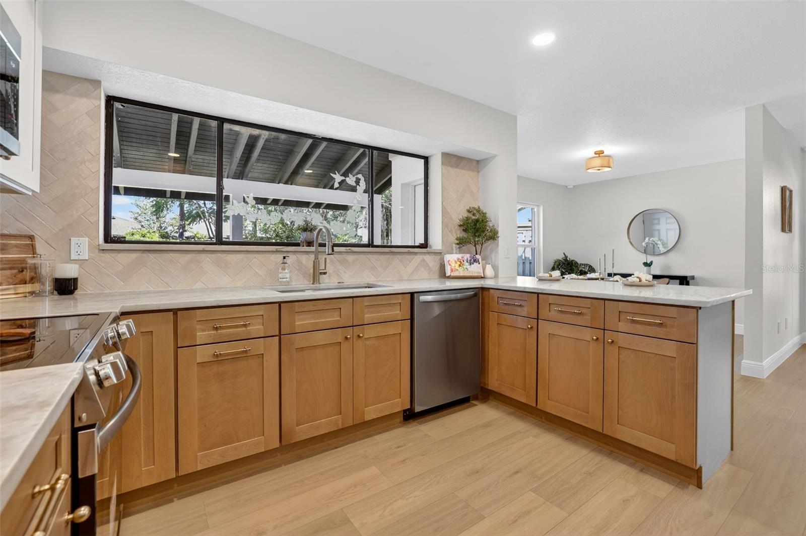 Image 11 of 46 For 4404 Carrollwood Village Drive