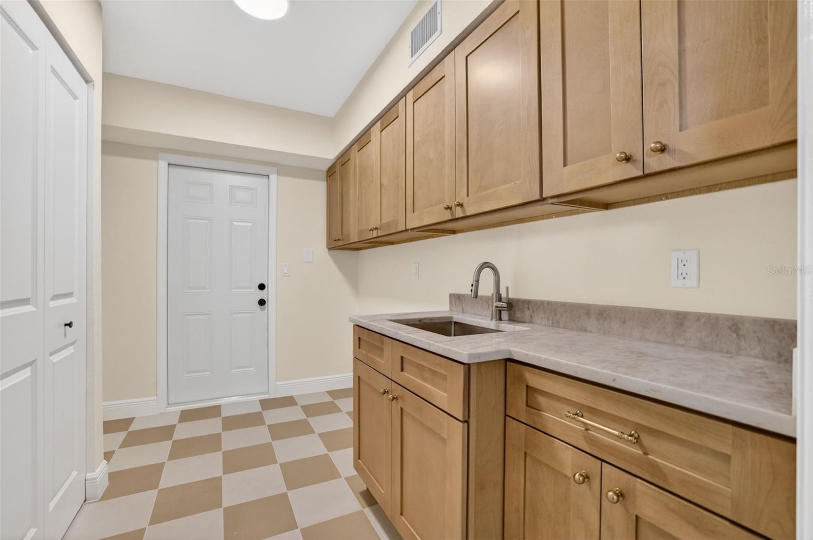 Image 25 of 46 For 4404 Carrollwood Village Drive
