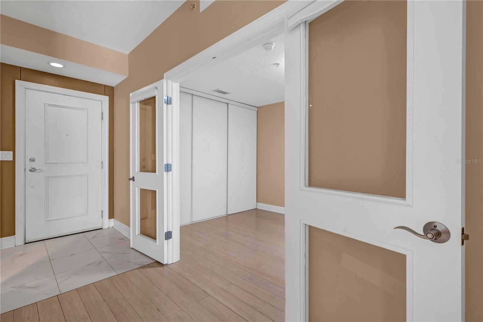 Image 16 of 38 For 628 Cleveland Street 1204