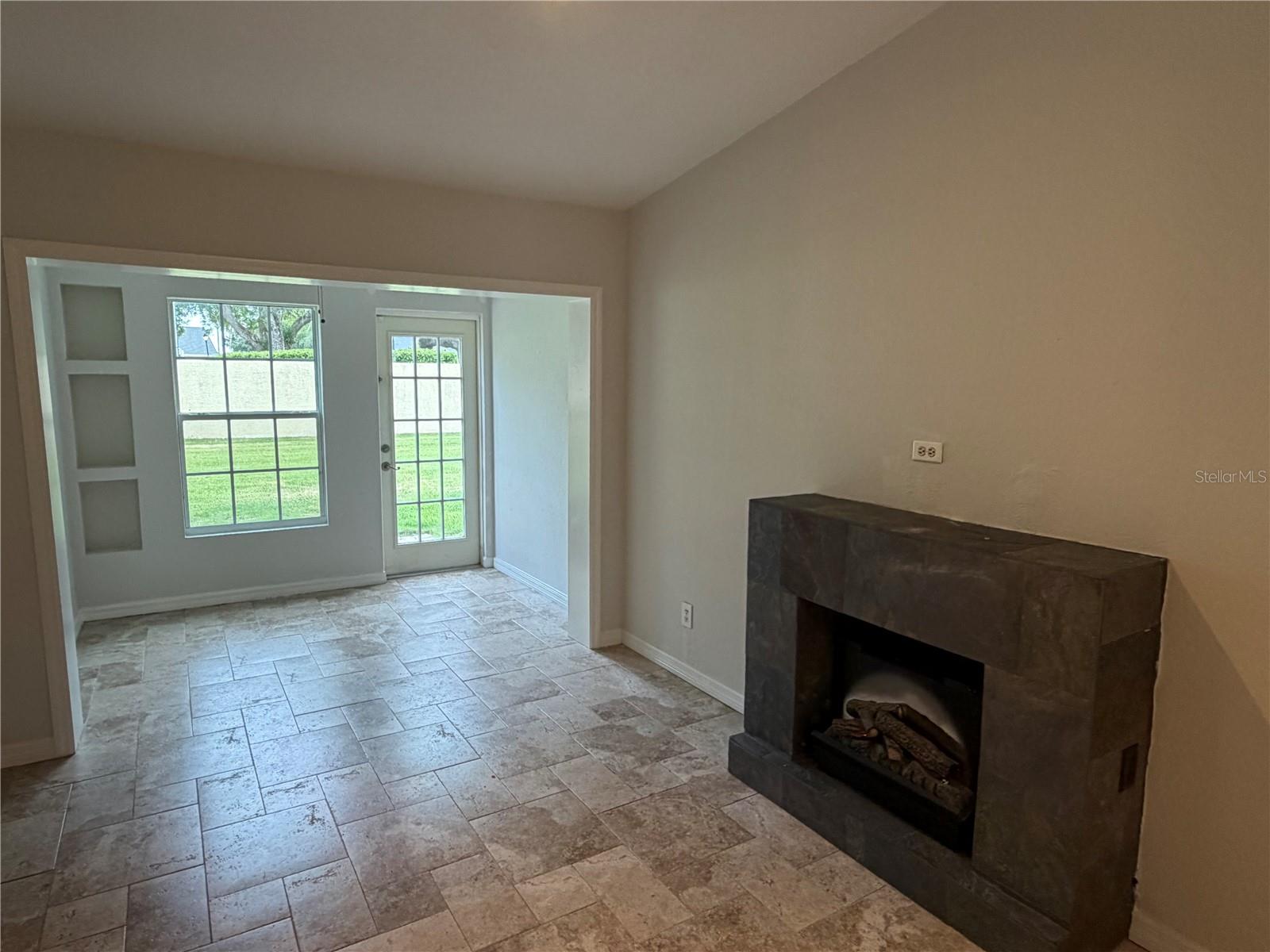 Image 3 of 16 For 3724 River Oaks Ct