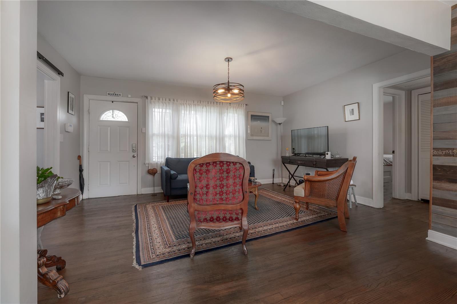 Listing photo id 9 for 912 Cornelius Avenue