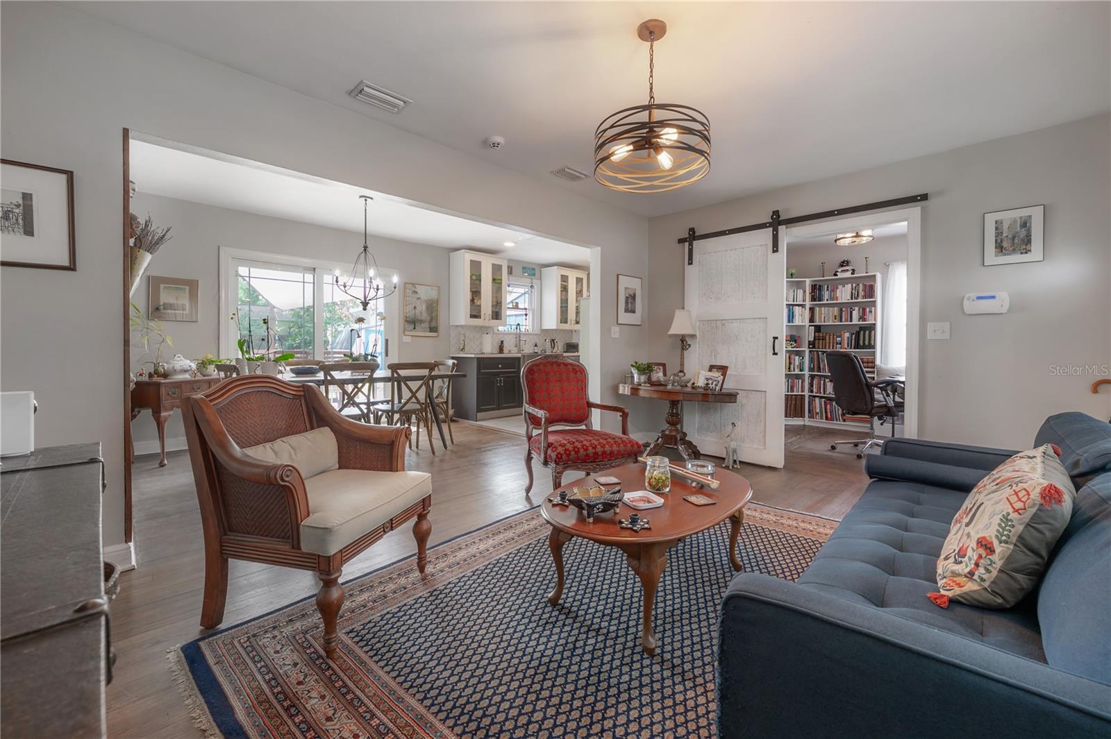 Listing photo id 10 for 912 Cornelius Avenue