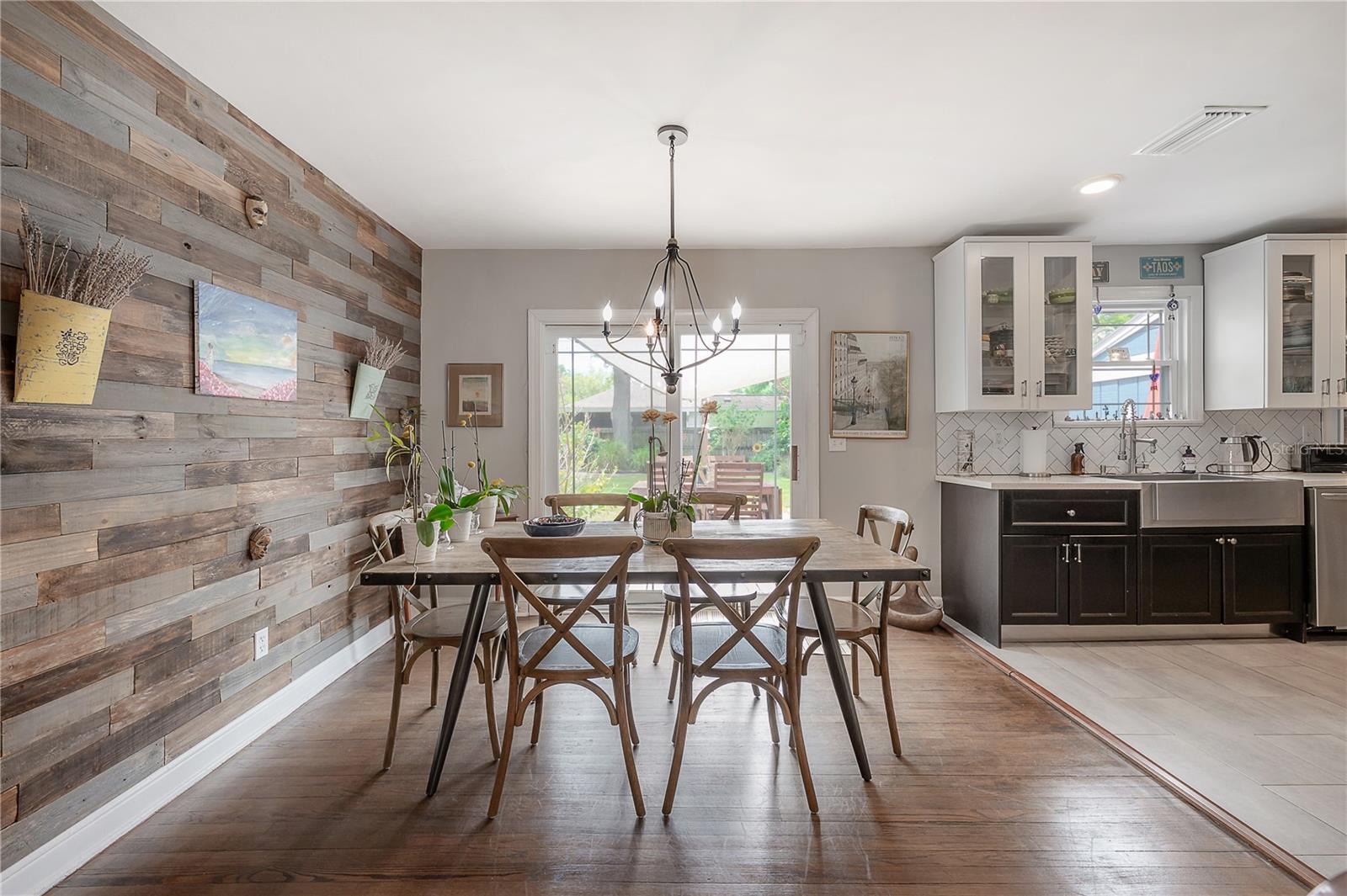 Listing photo id 11 for 912 Cornelius Avenue