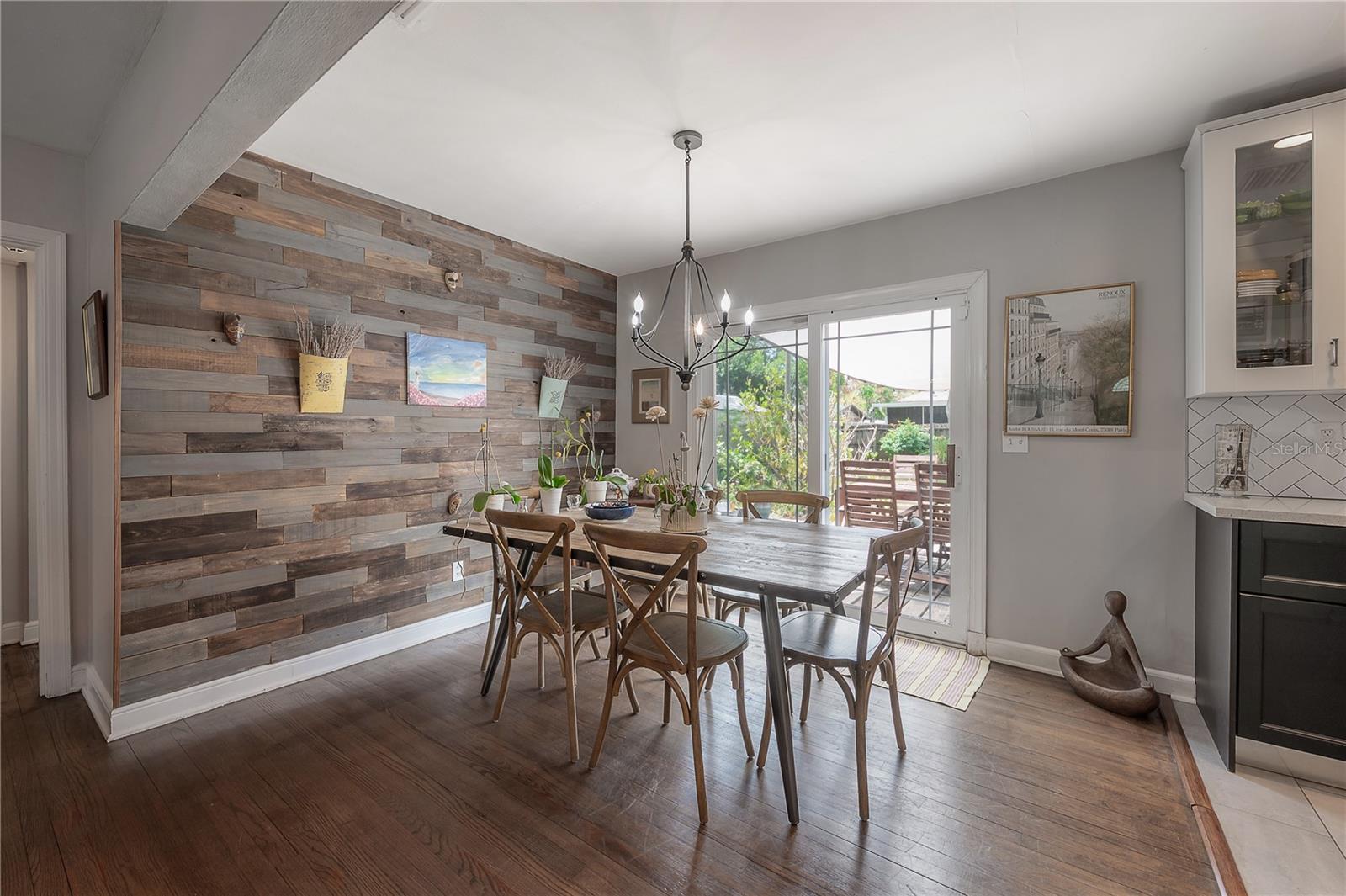 Listing photo id 13 for 912 Cornelius Avenue
