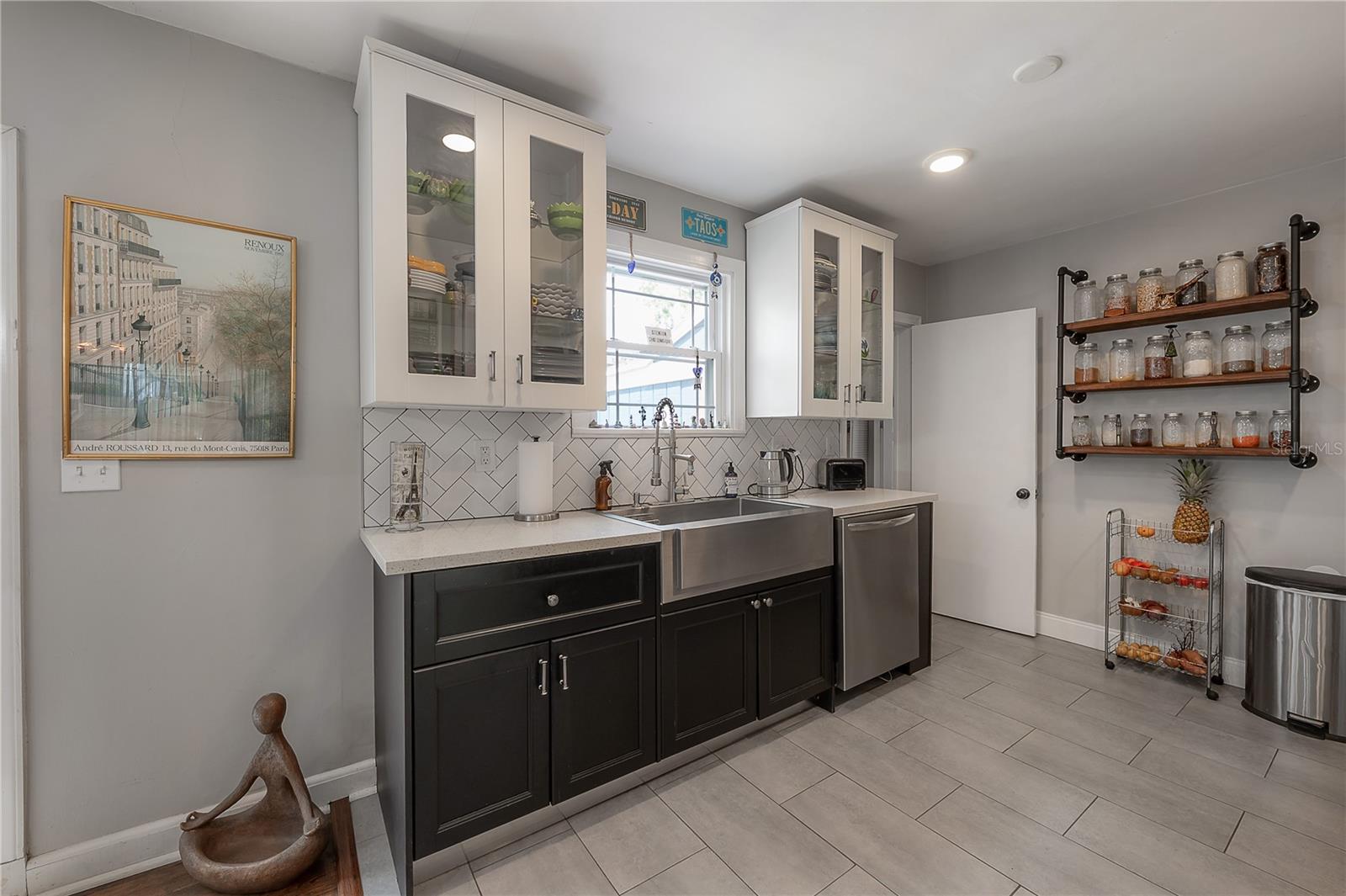 Listing photo id 14 for 912 Cornelius Avenue