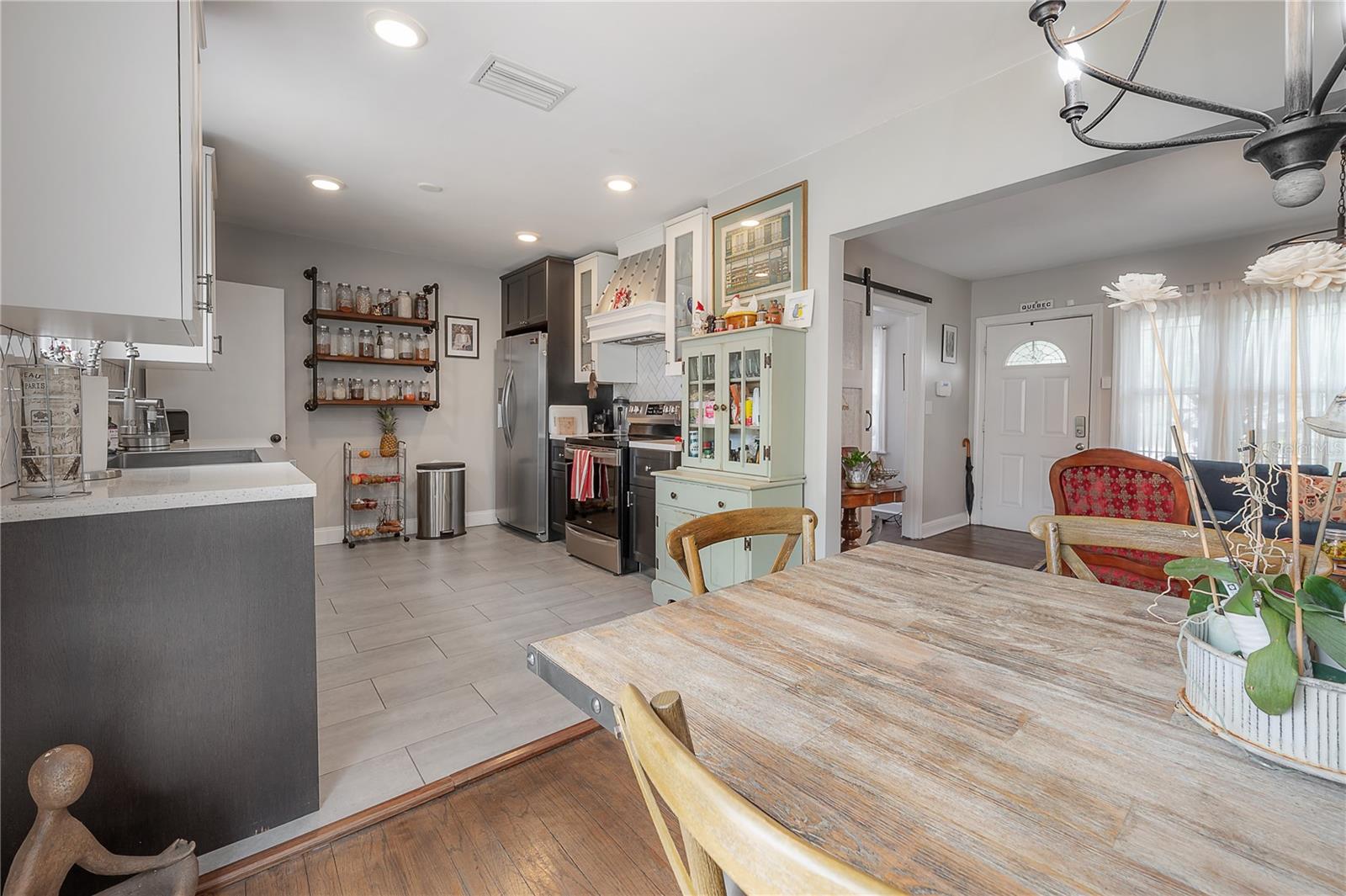 Listing photo id 15 for 912 Cornelius Avenue