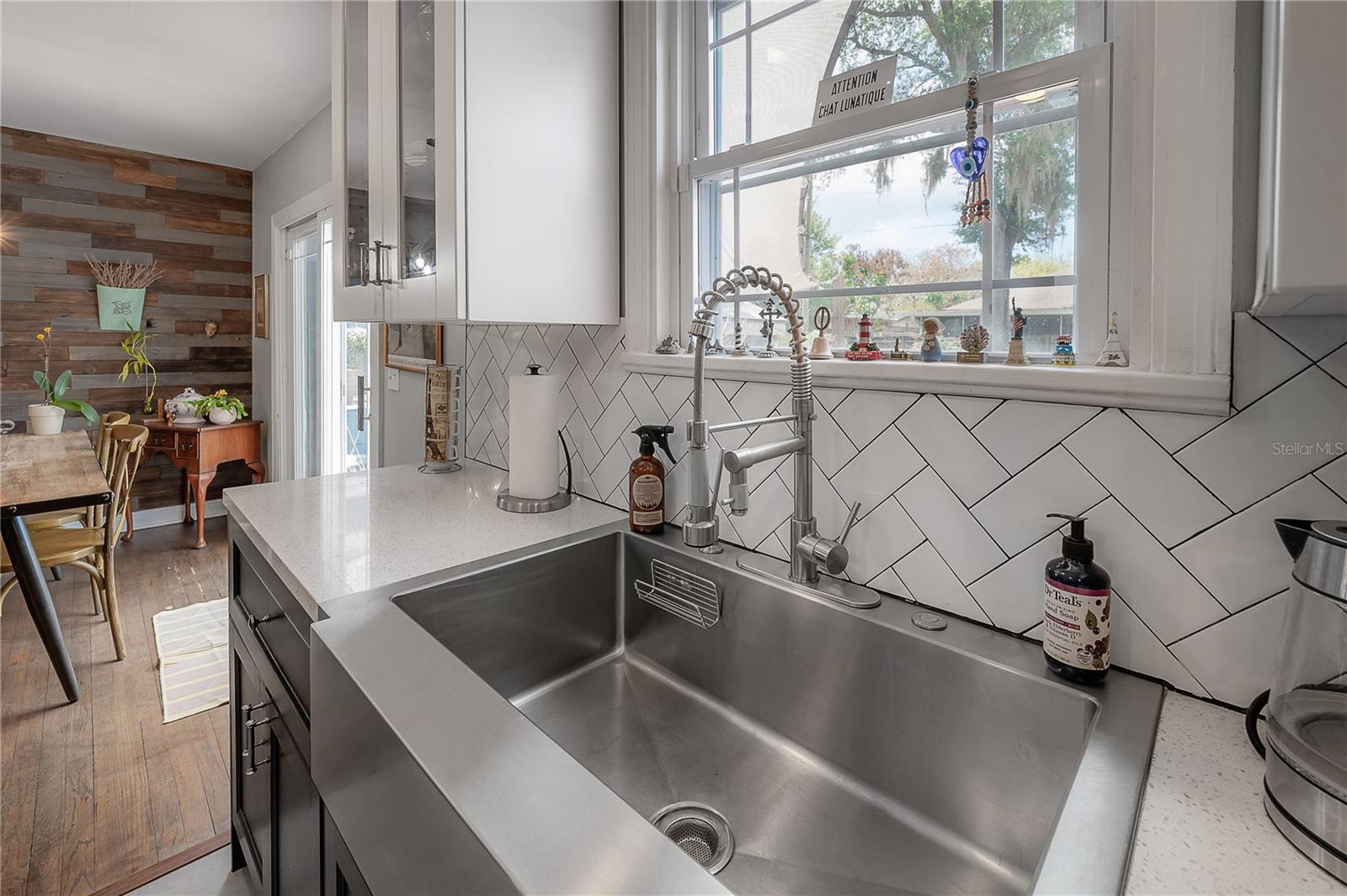 Listing photo id 17 for 912 Cornelius Avenue