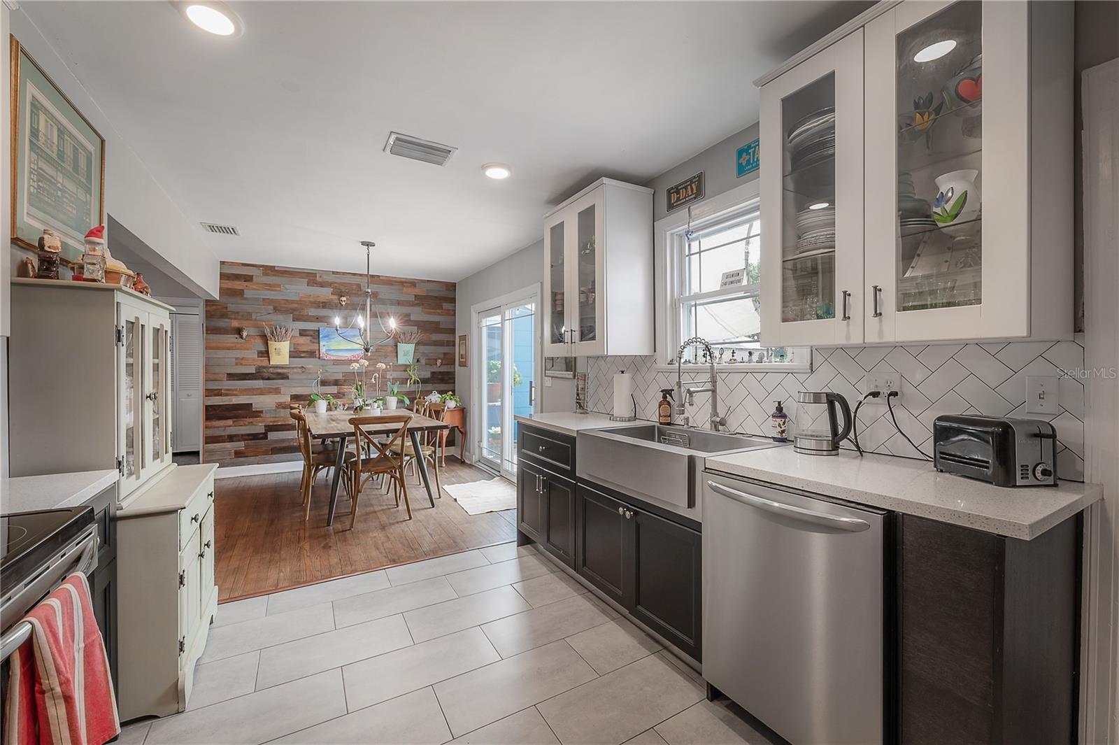 Listing photo id 20 for 912 Cornelius Avenue