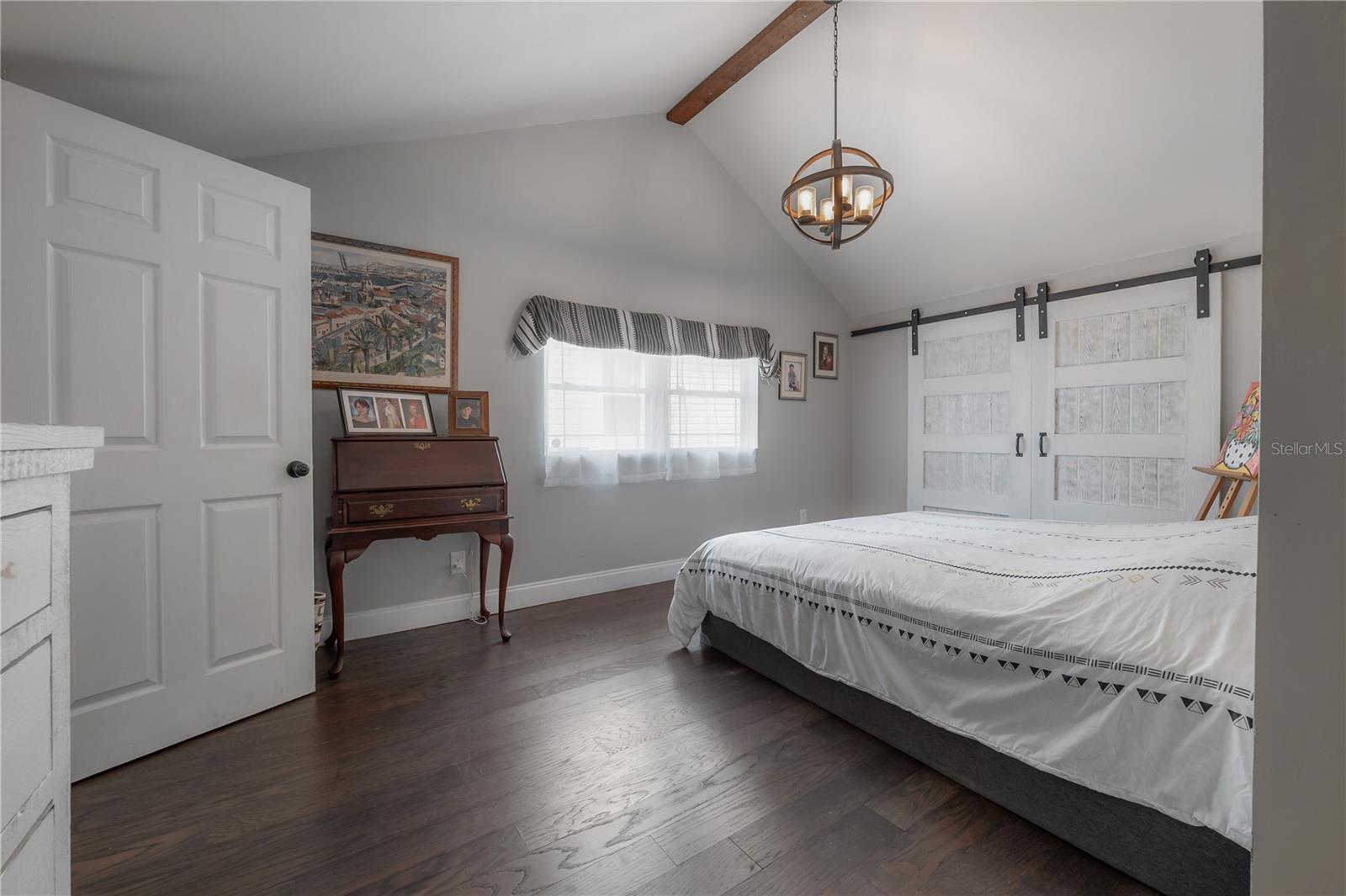 Listing photo id 21 for 912 Cornelius Avenue