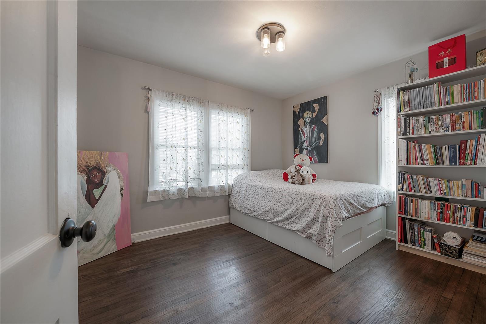 Listing photo id 34 for 912 Cornelius Avenue