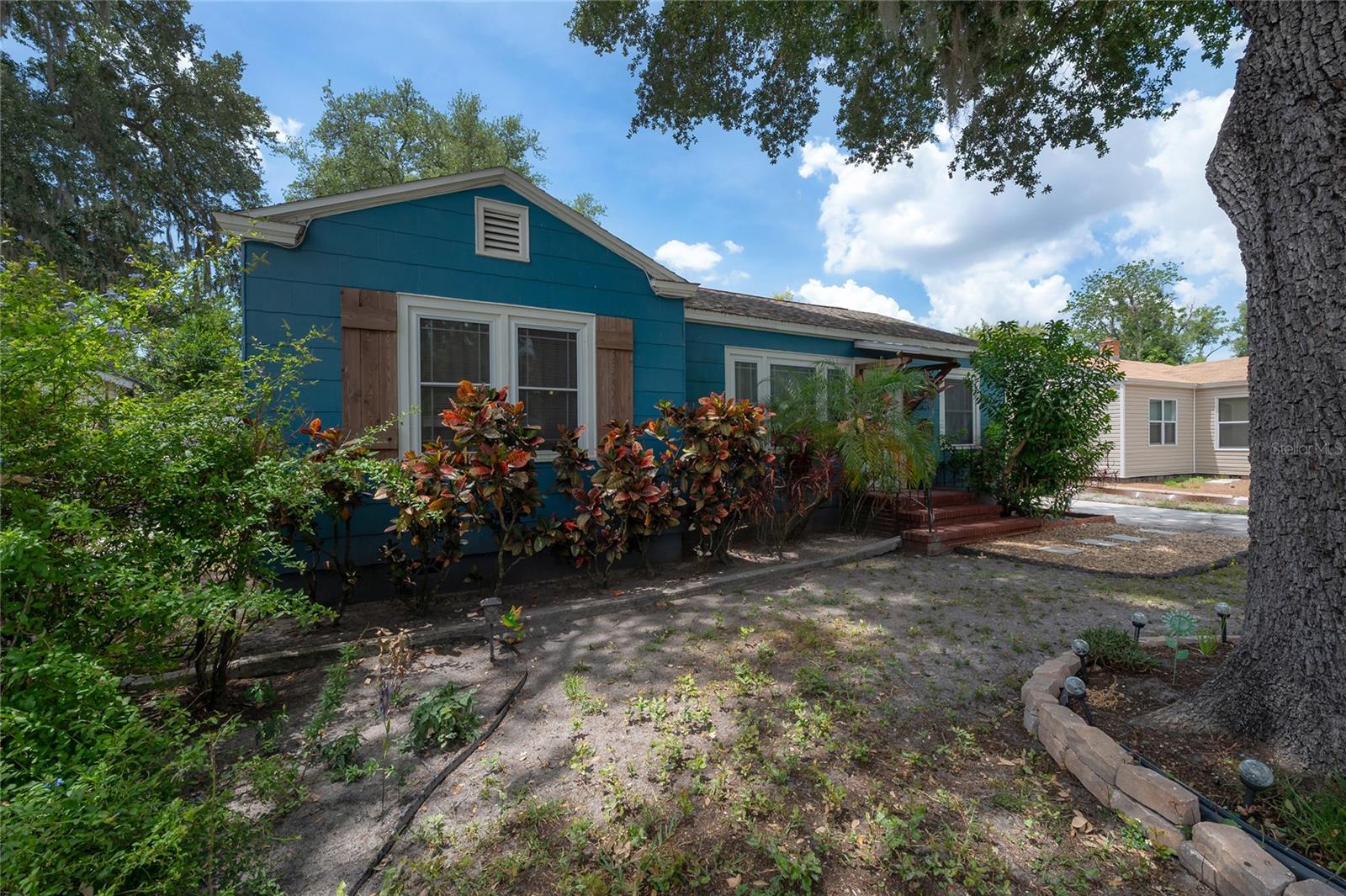 Listing photo id 2 for 912 Cornelius Avenue
