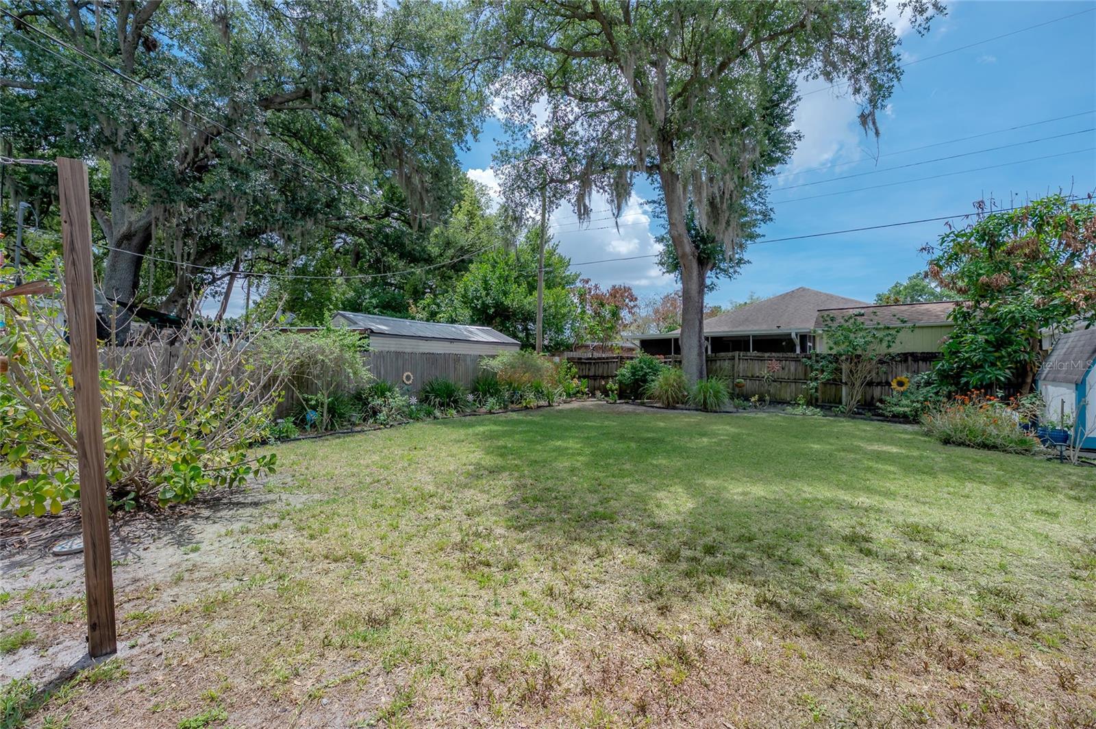 Listing photo id 40 for 912 Cornelius Avenue
