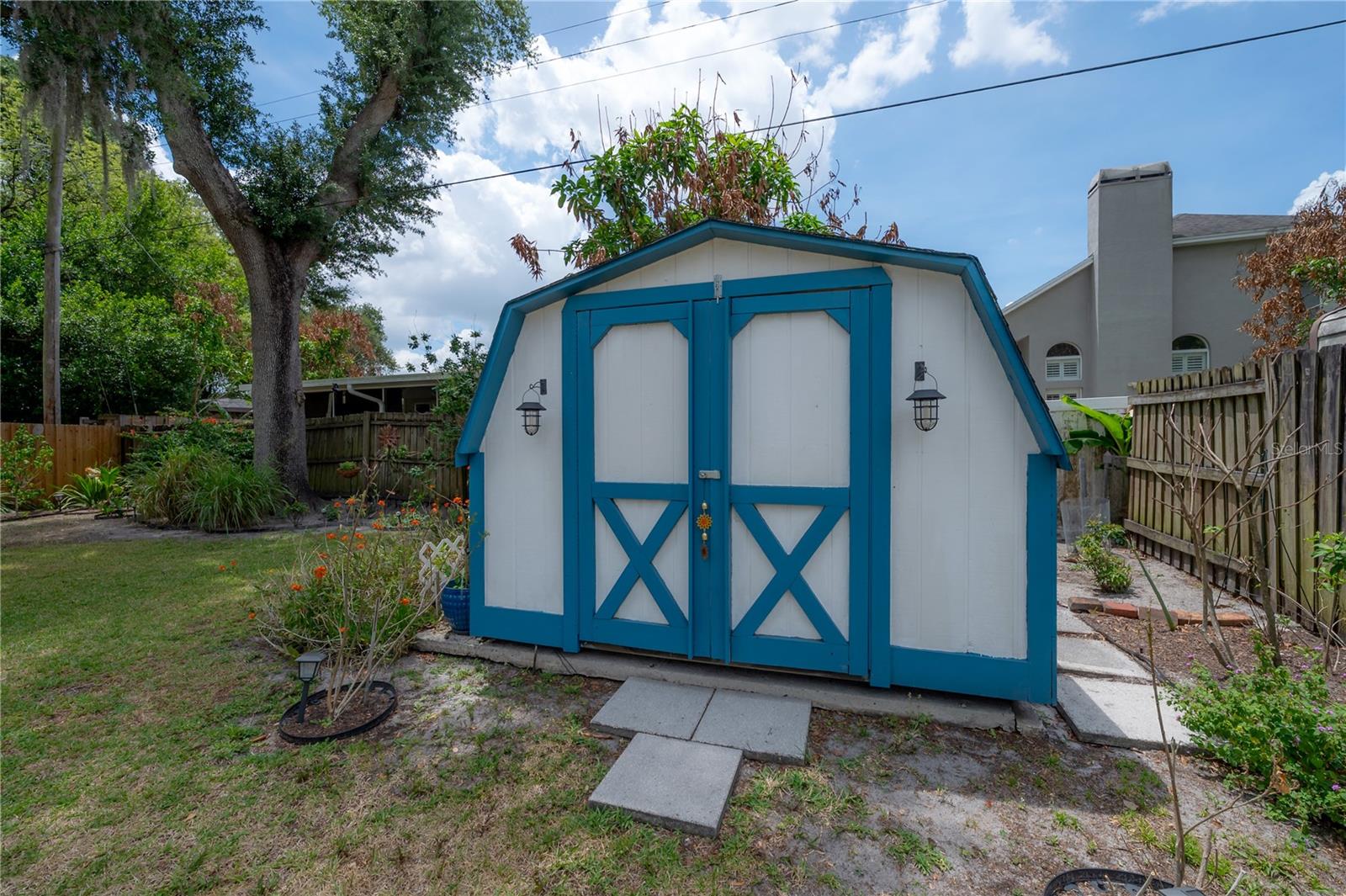 Listing photo id 44 for 912 Cornelius Avenue