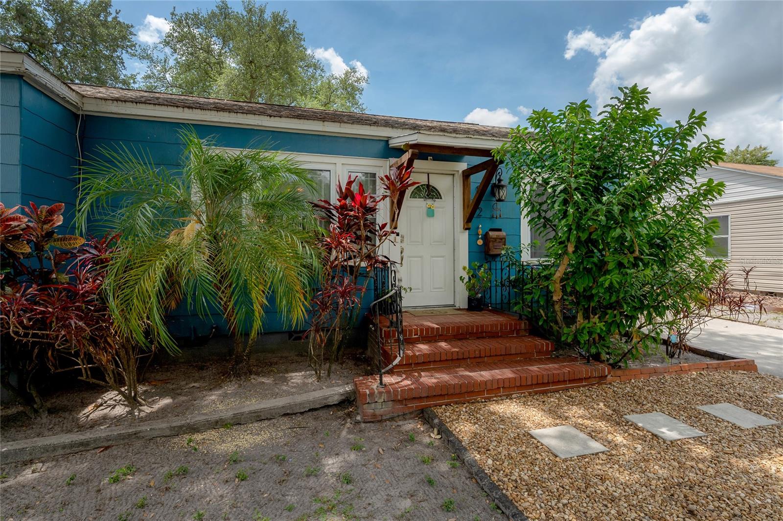 Listing photo id 3 for 912 Cornelius Avenue