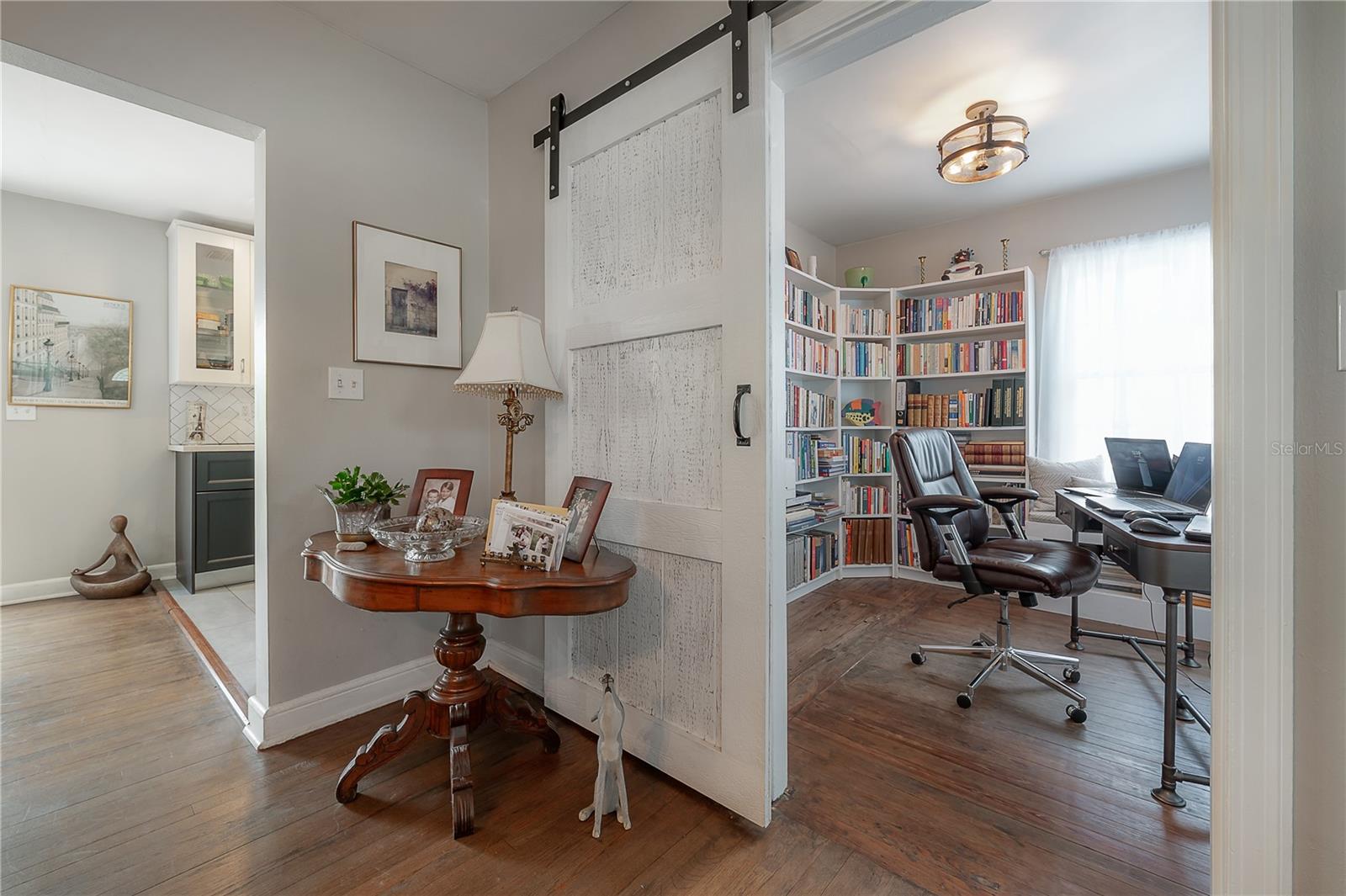 Listing photo id 7 for 912 Cornelius Avenue
