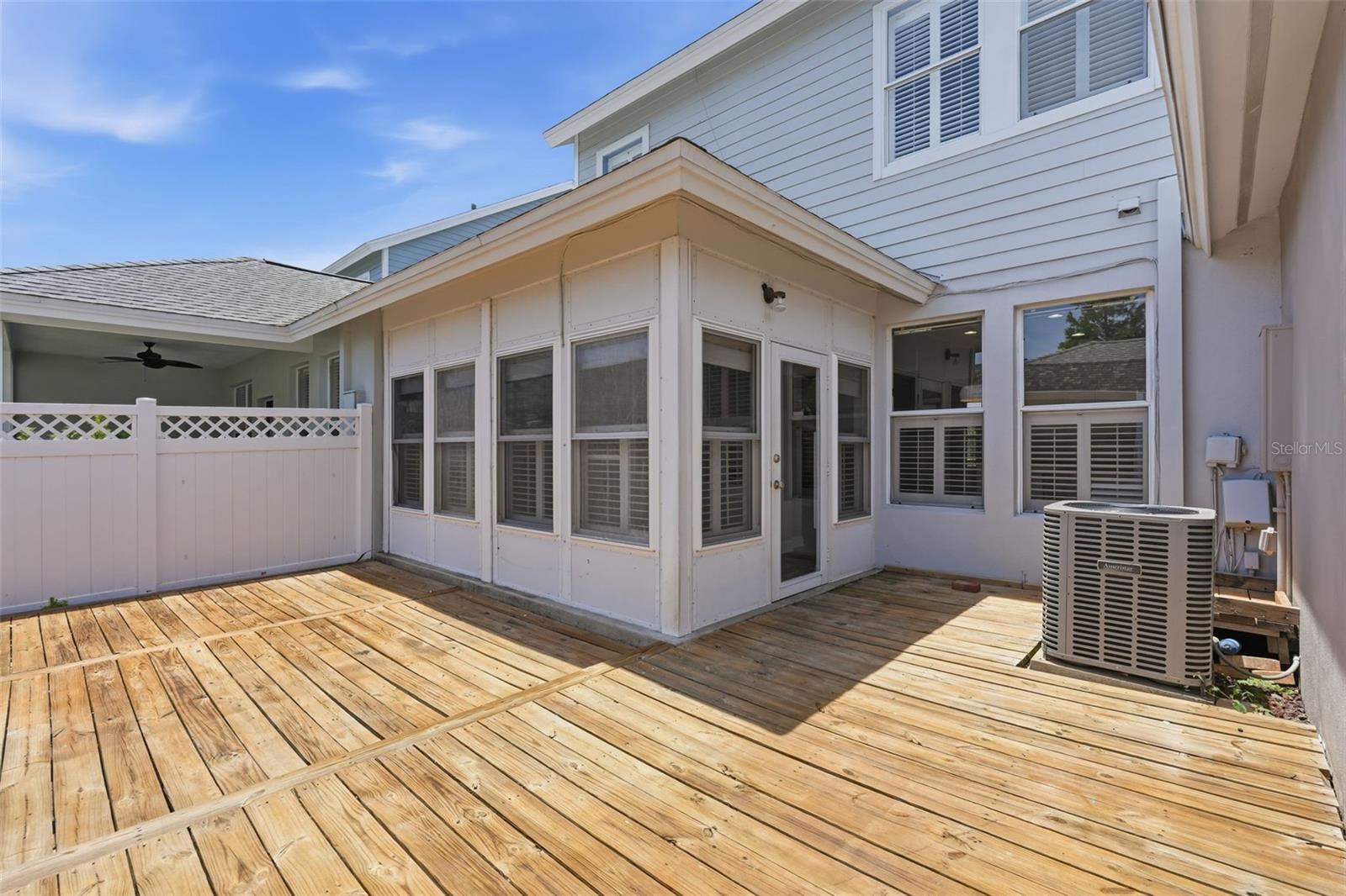 Image 31 of 71 For 10111 Hayfield Way