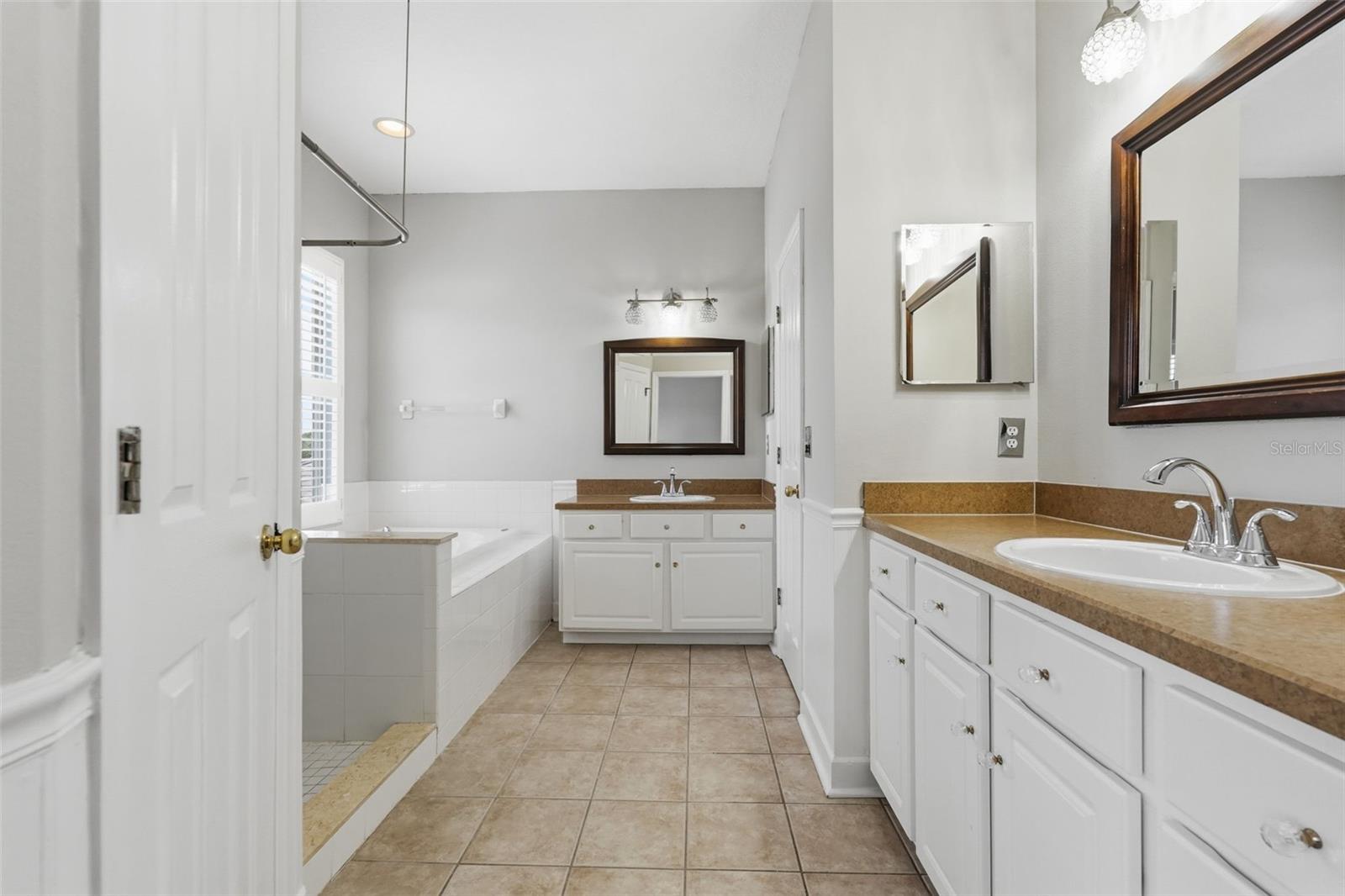 Image 41 of 71 For 10111 Hayfield Way
