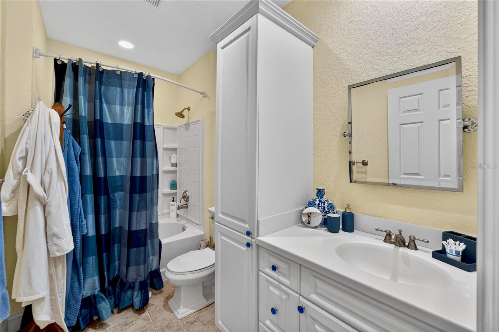 Image 33 of 48 For 16203 Avila Boulevard