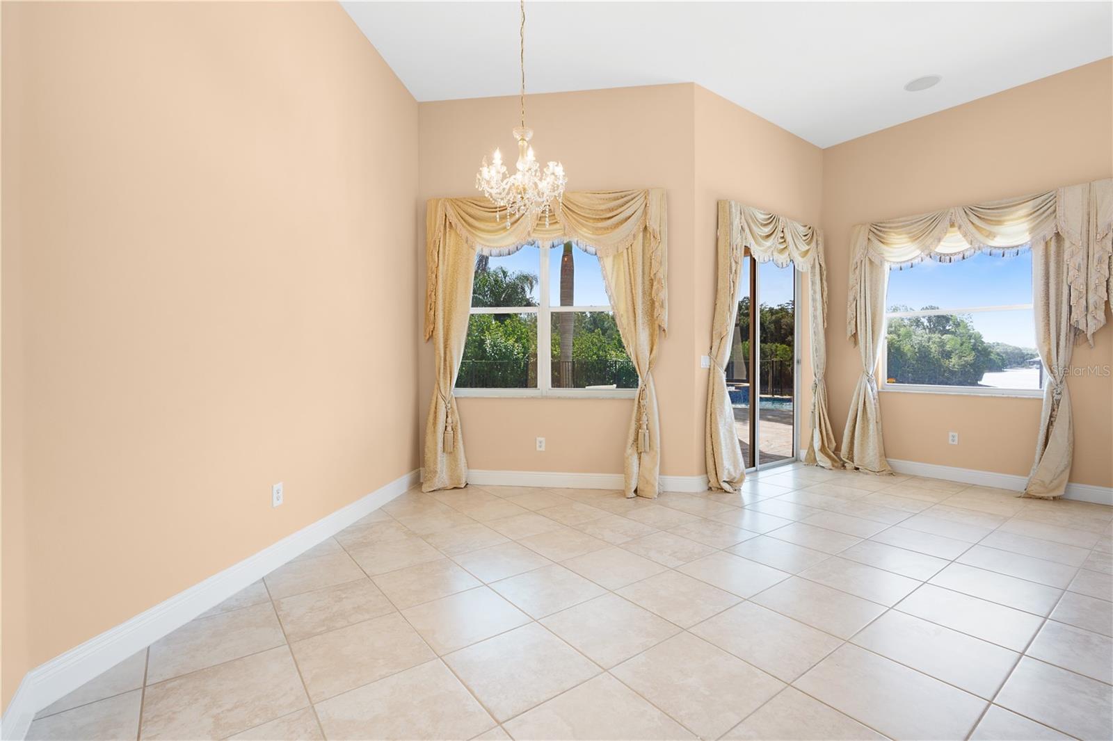 Image 22 of 96 For 10603 Cayman Isle Court