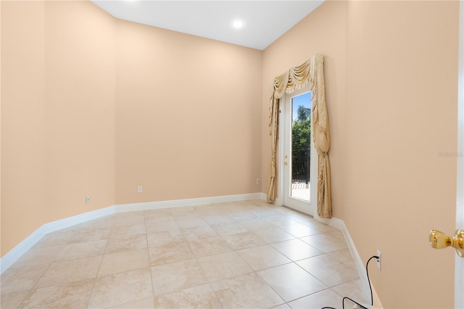 Image 31 of 96 For 10603 Cayman Isle Court