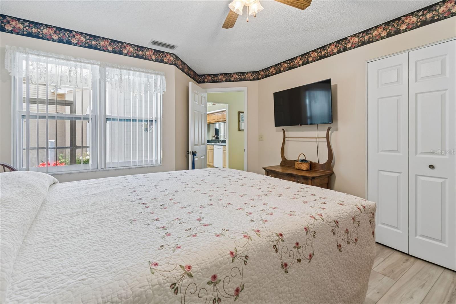 Image 13 of 38 For 5213 Lochmead Terrace