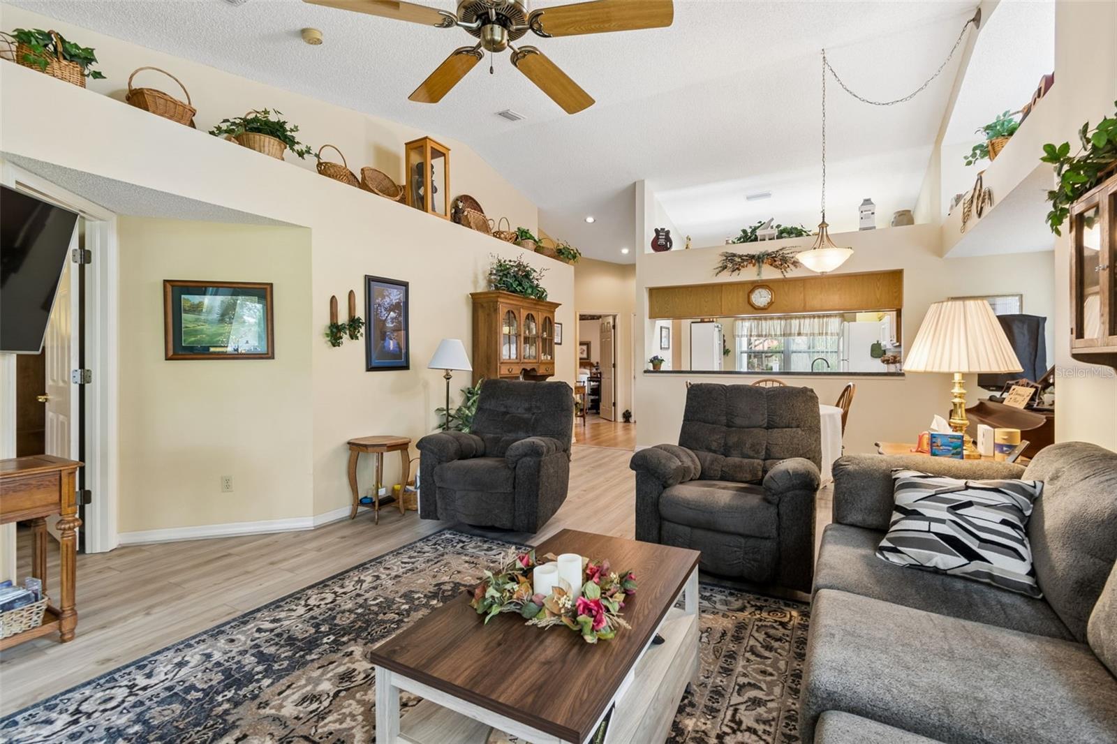 Image 19 of 38 For 5213 Lochmead Terrace