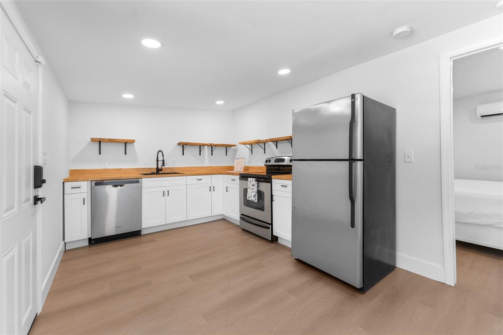 Image 18 of 29 For 501 Cluster Avenue