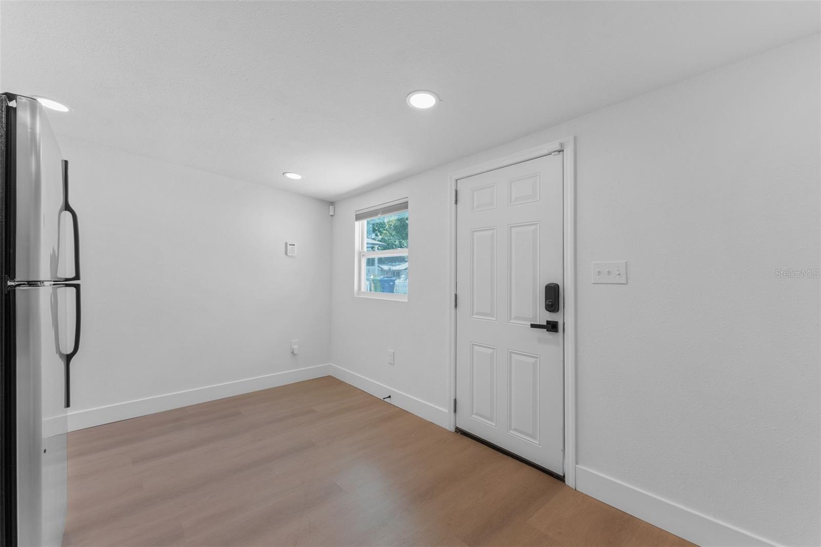 Image 20 of 29 For 501 Cluster Avenue