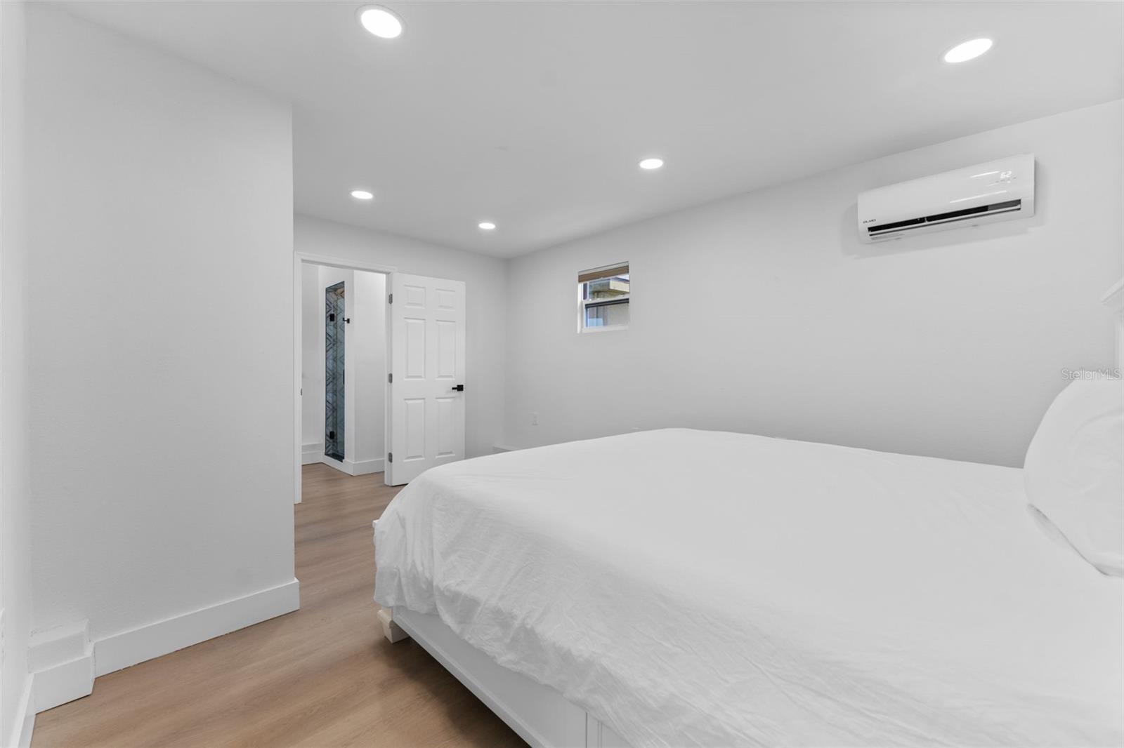 Image 21 of 29 For 501 Cluster Avenue