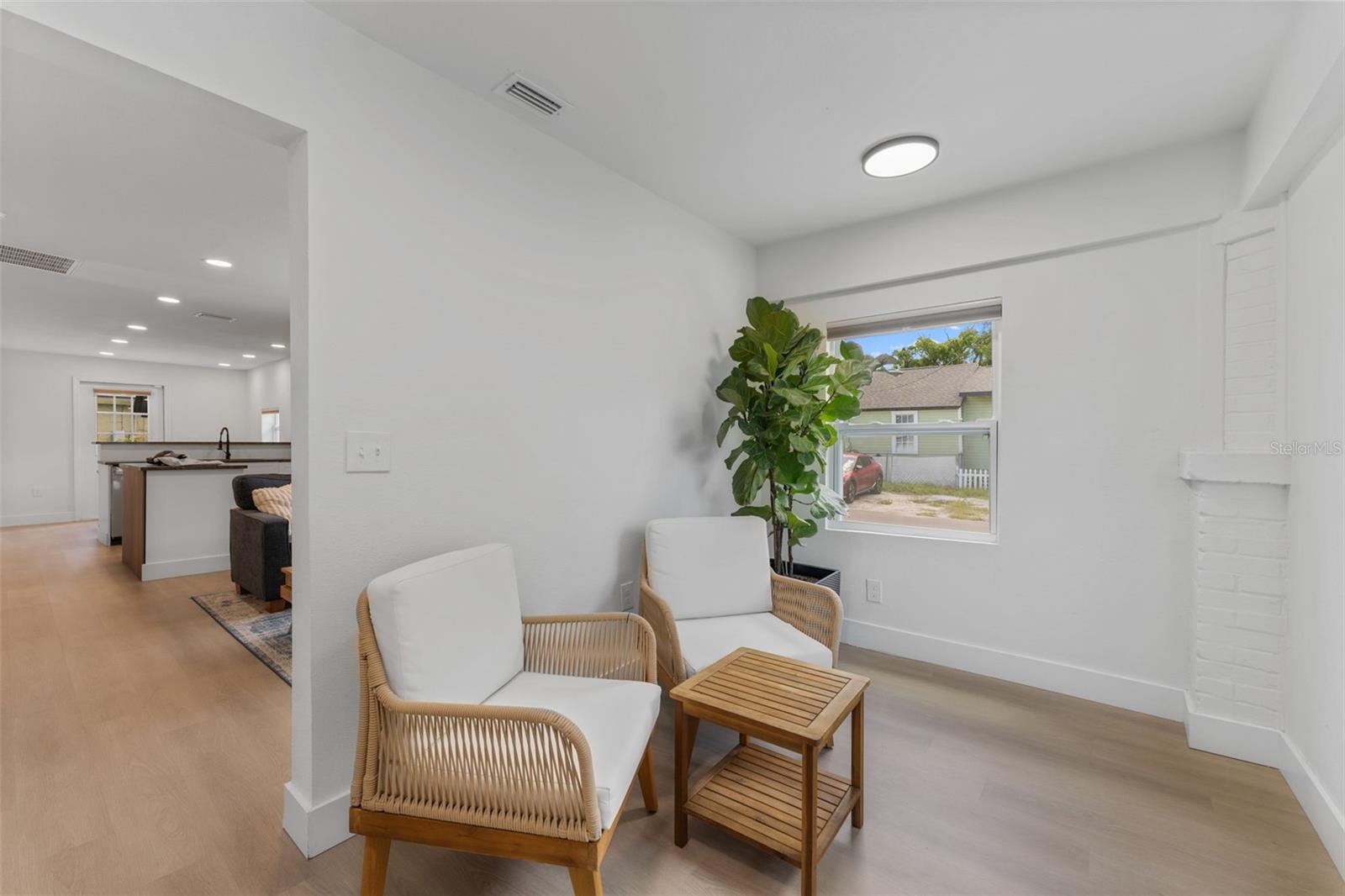 Image 4 of 29 For 501 Cluster Avenue