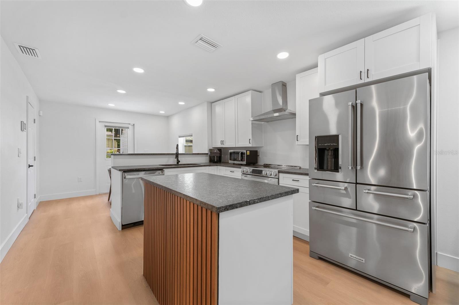 Image 8 of 29 For 501 Cluster Avenue