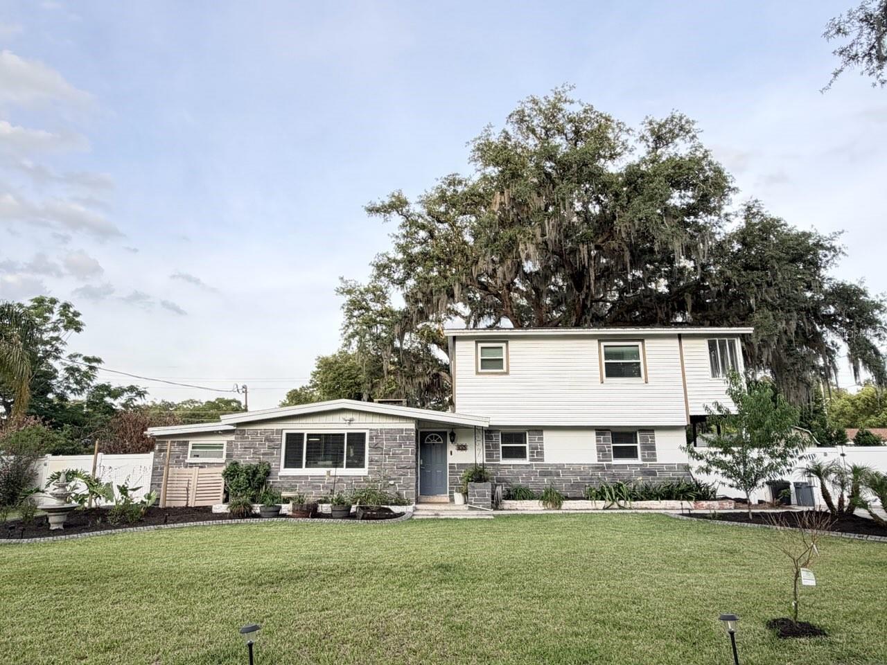 Image 2 of 2 For 115 Ten Oak Place