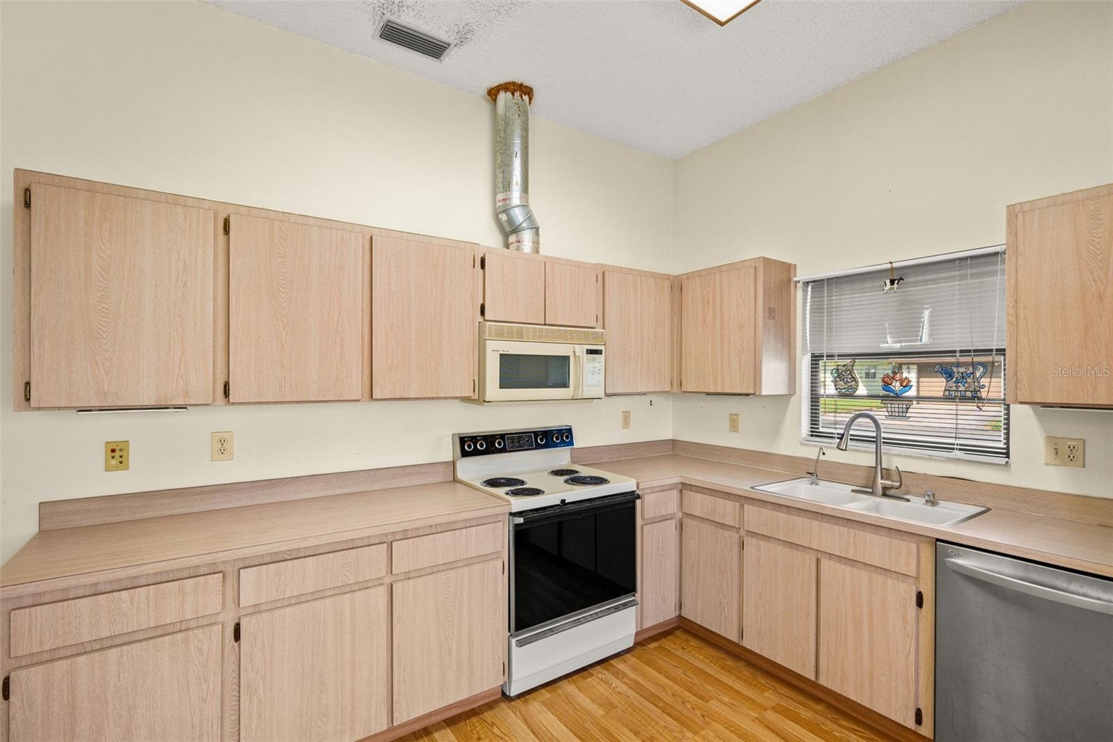 Image 10 of 36 For 8901 Whistler Way