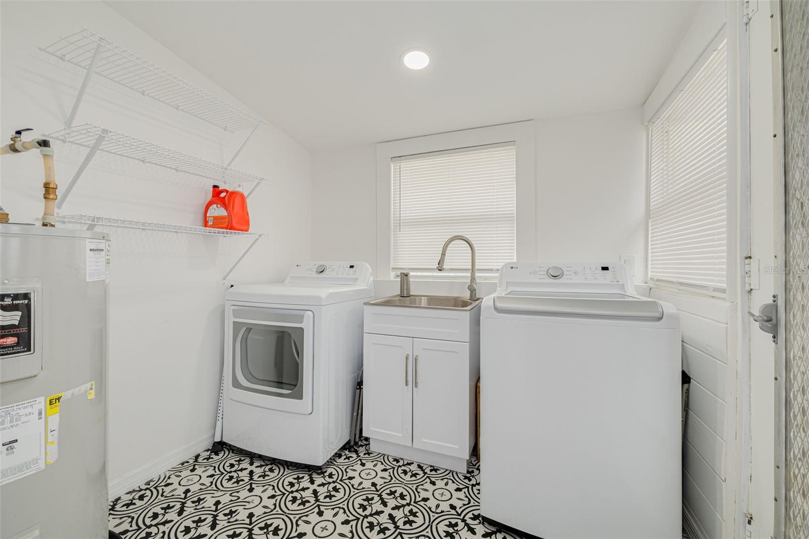Image 11 of 29 For 303 Curtis Street