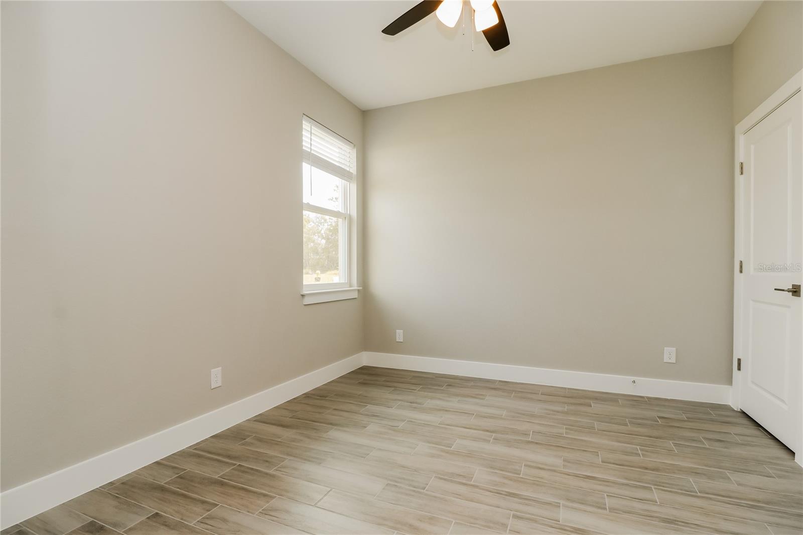 Image 11 of 15 For 260 Gladiola Court