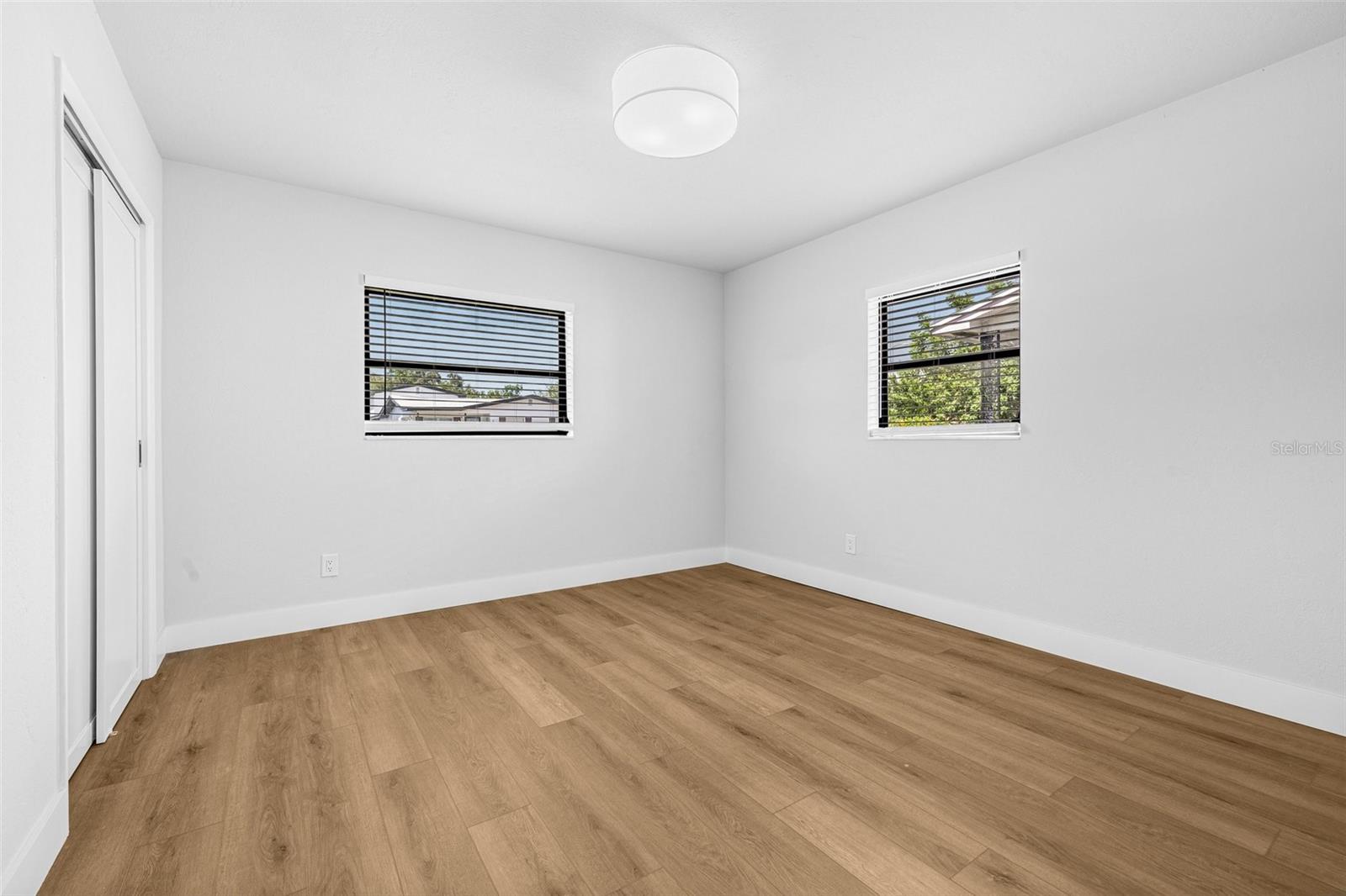 Image 18 of 26 For 5652 4th Avenue N