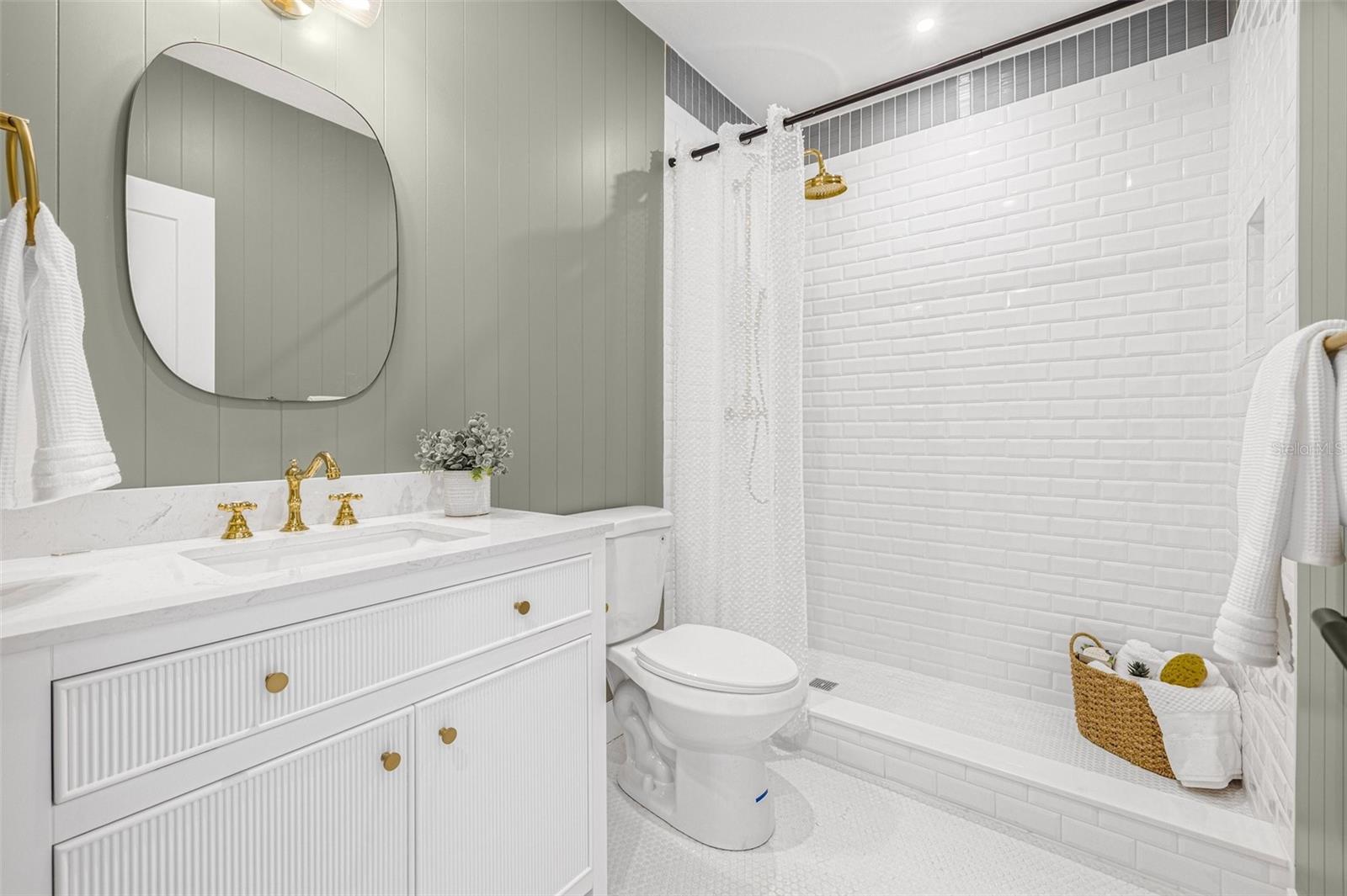 Image 20 of 26 For 5652 4th Avenue N
